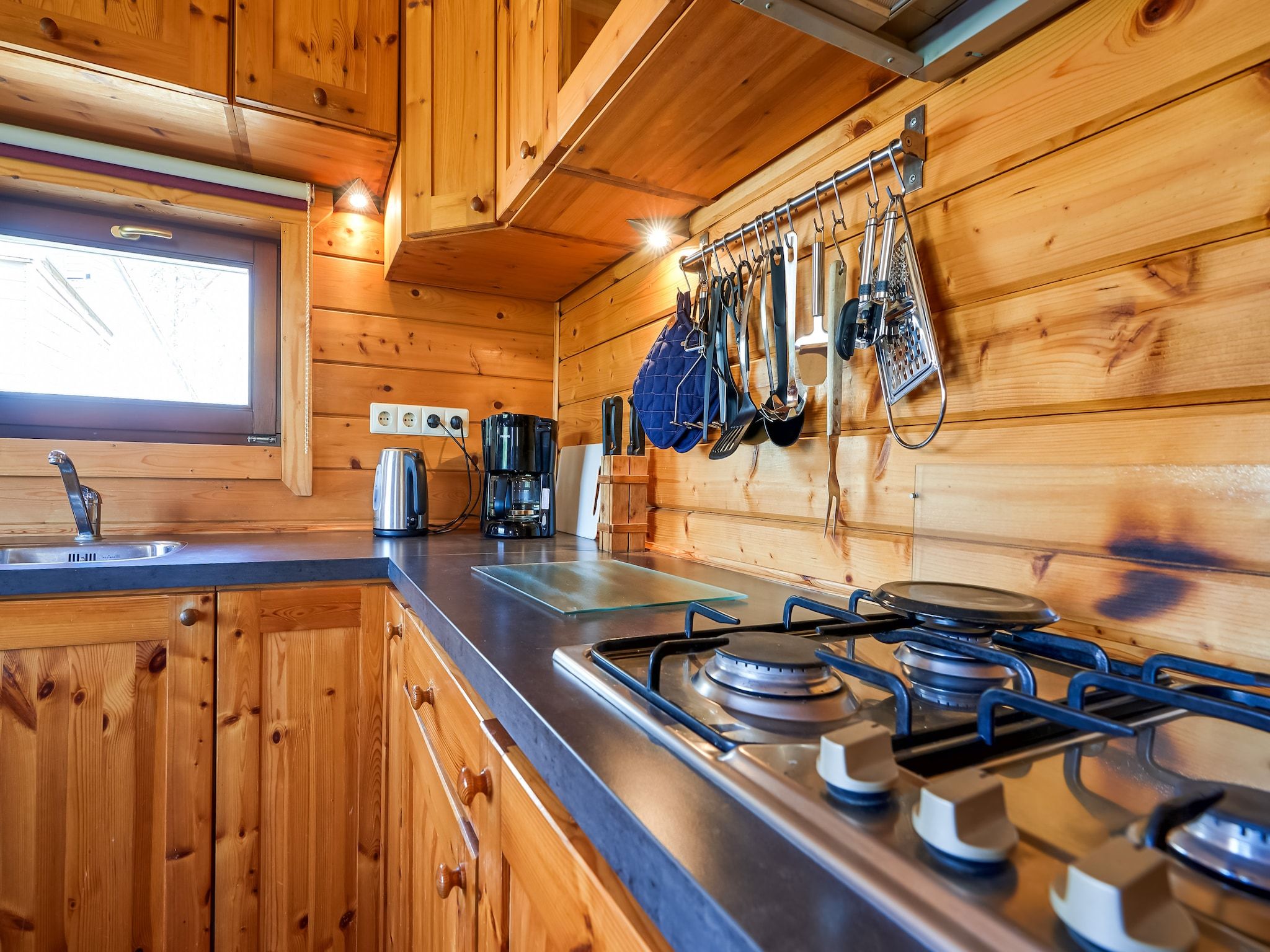 De keuken van Finse Bungalow in Holten in Holten