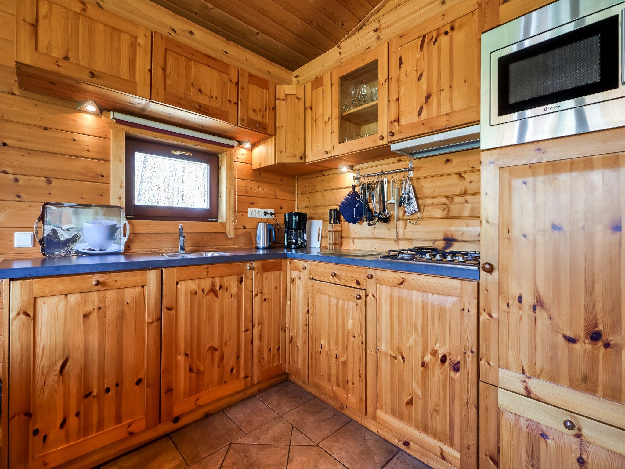 De keuken van Finse Bungalow in Holten in Holten