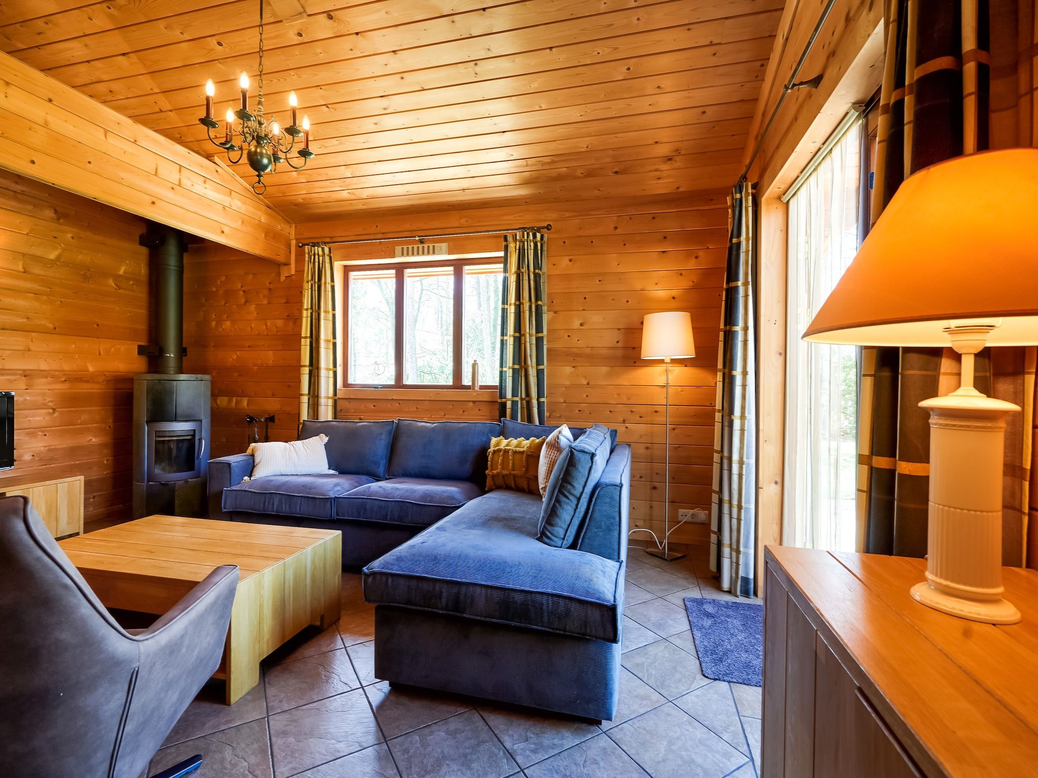 De woonkamer van Finse Bungalow in Holten in Holten