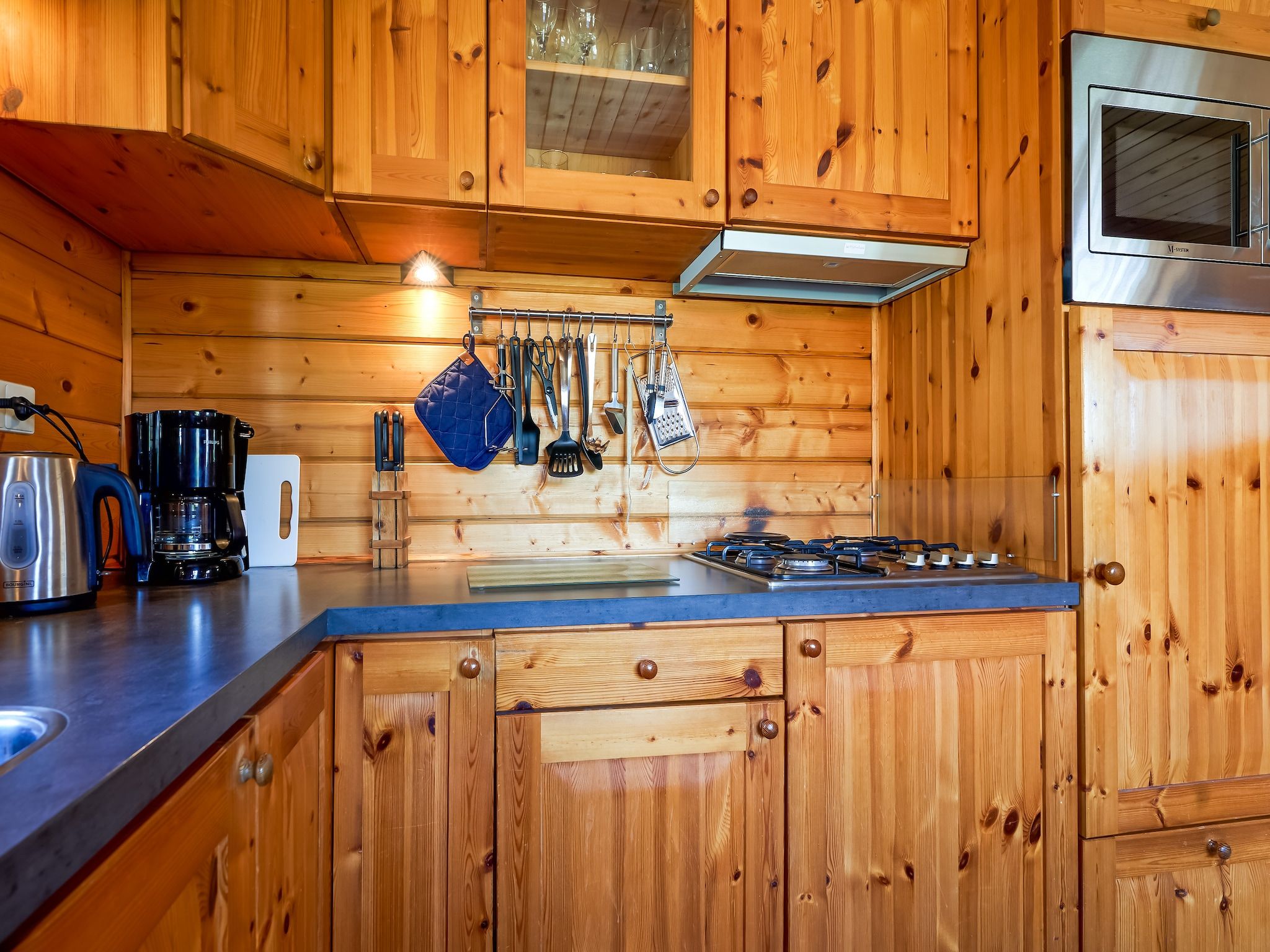 De keuken van Finse Bungalow in Holten in Holten