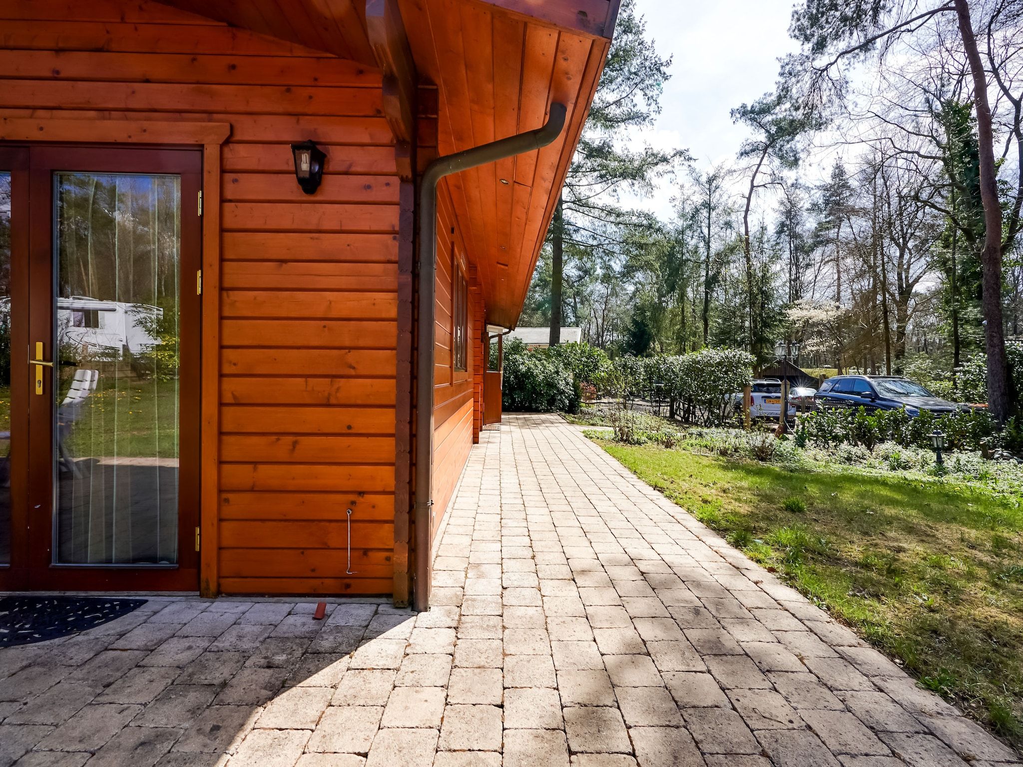 De tuin van Finse Bungalow in Holten in Holten