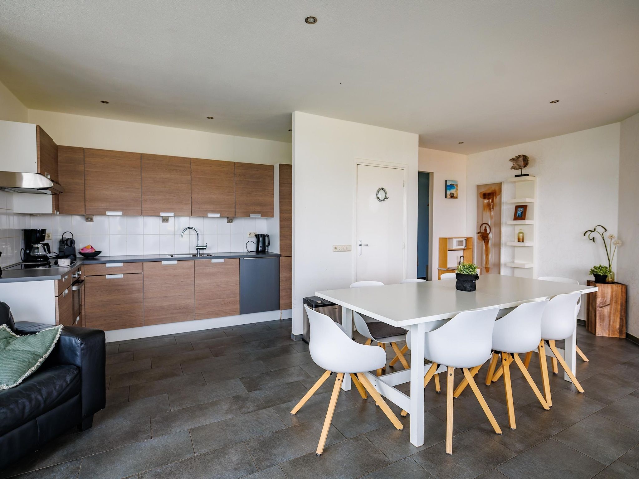 De eetkamer van Vakantiepark Eiland van Maurik 6 in Maurik