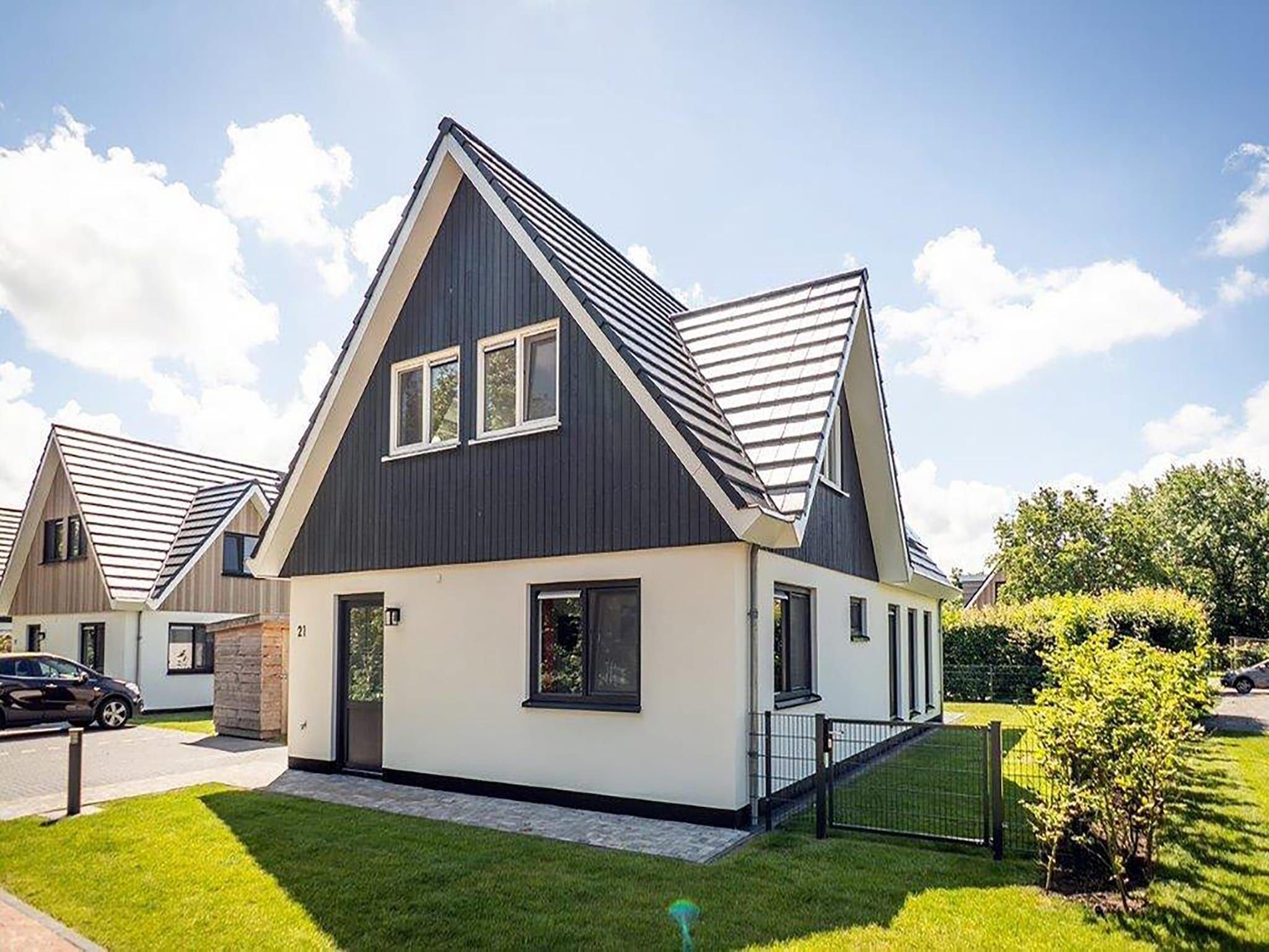 De buitenkant van So What 21 in De Koog Texel