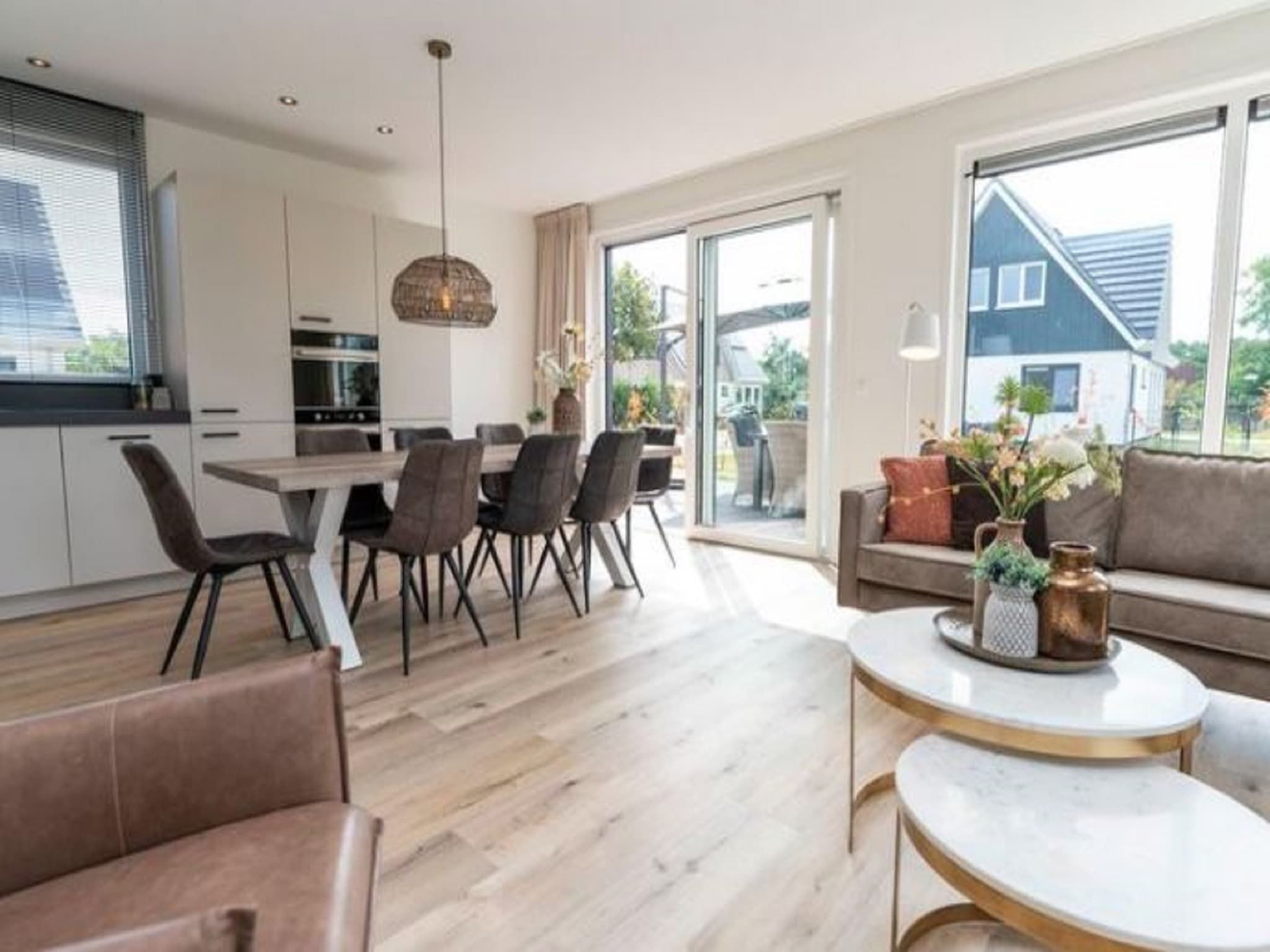 De eetkamer van So What 21A in De Koog Texel