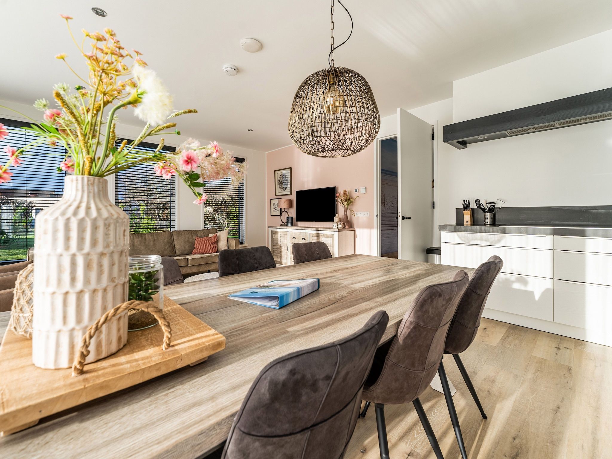 De woonkamer van So What 35A in De Koog Texel