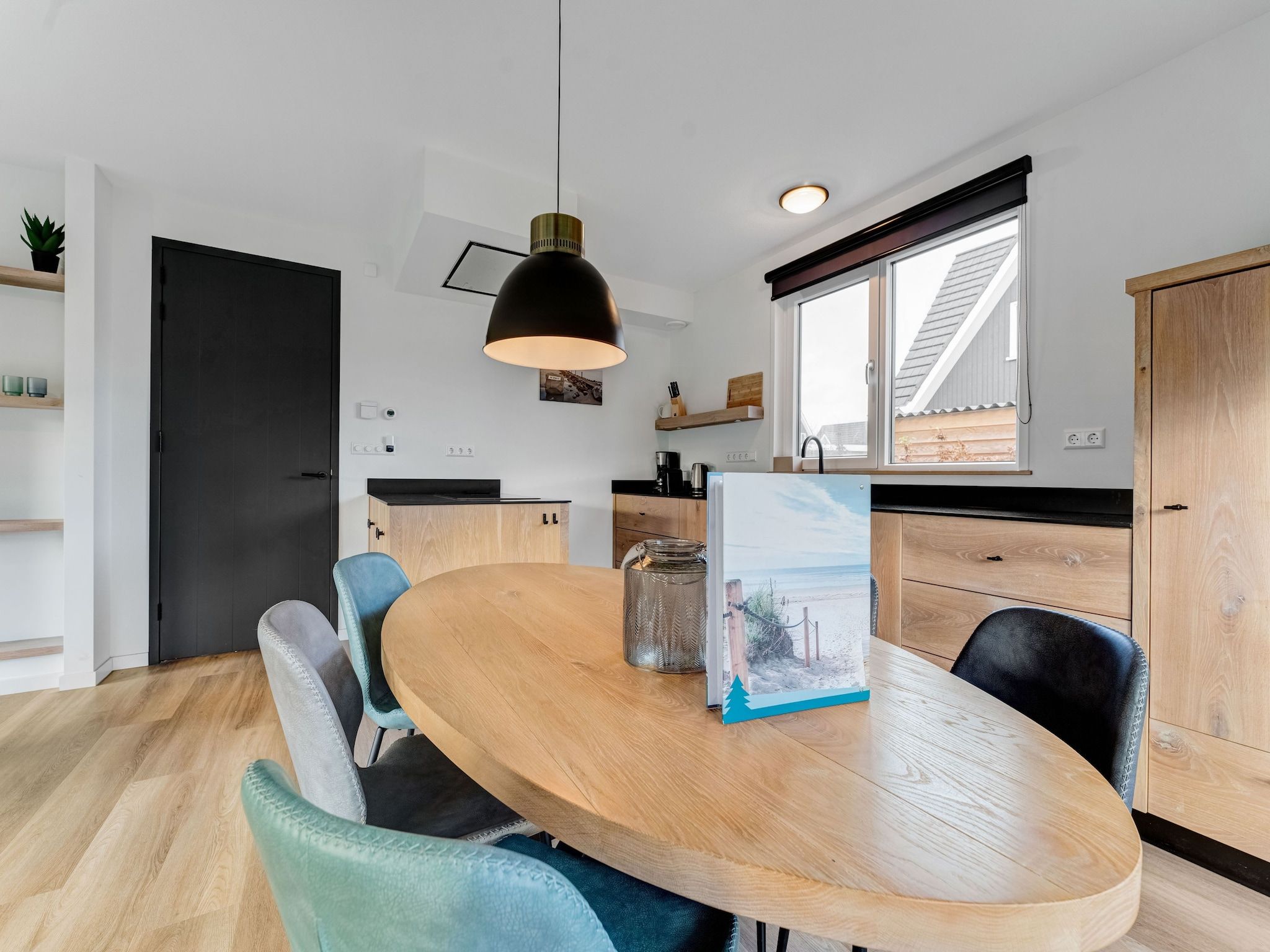 De woonkamer van So What 37 in De Koog Texel