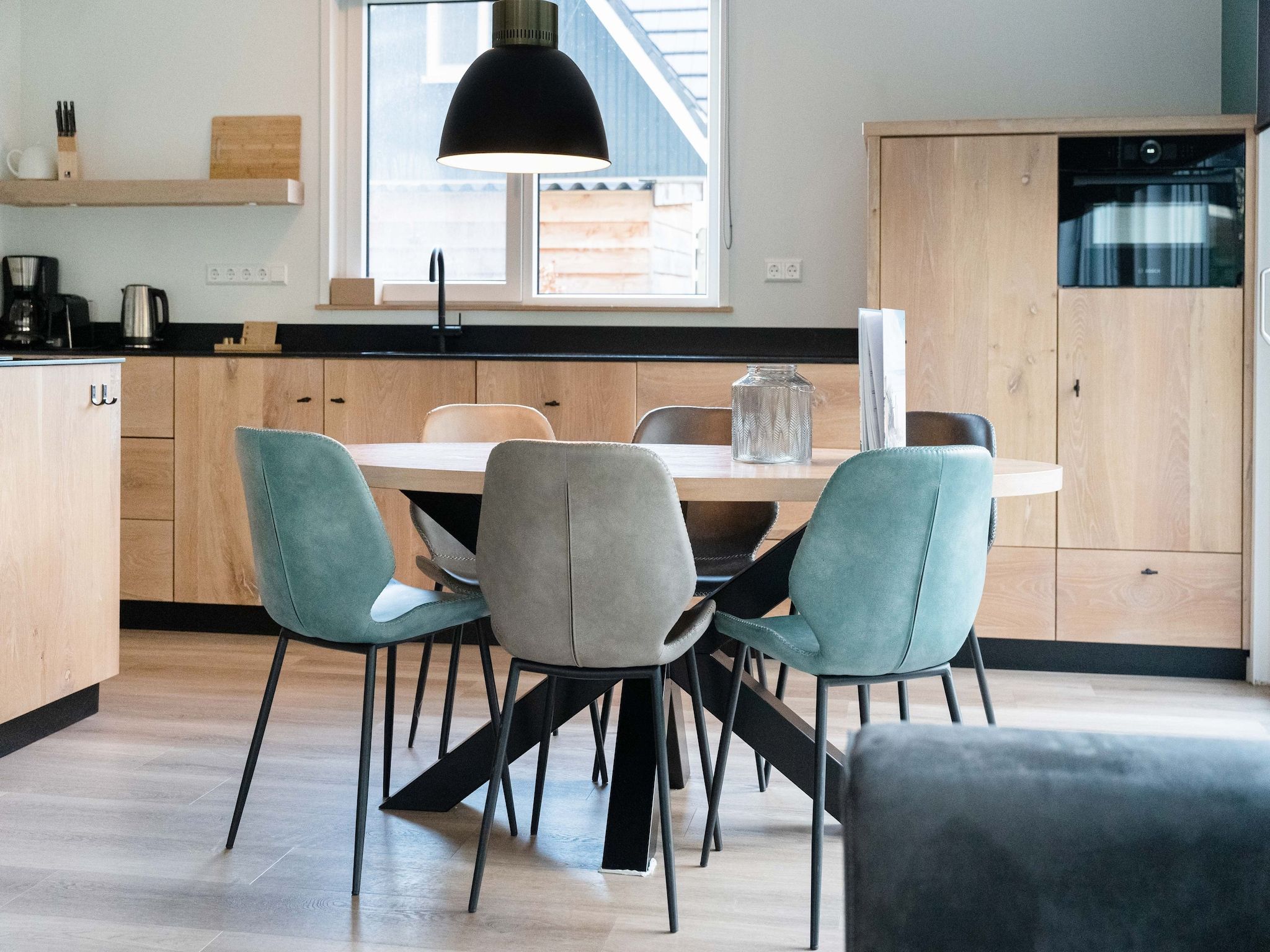 De woonkamer van So What 37 in De Koog Texel