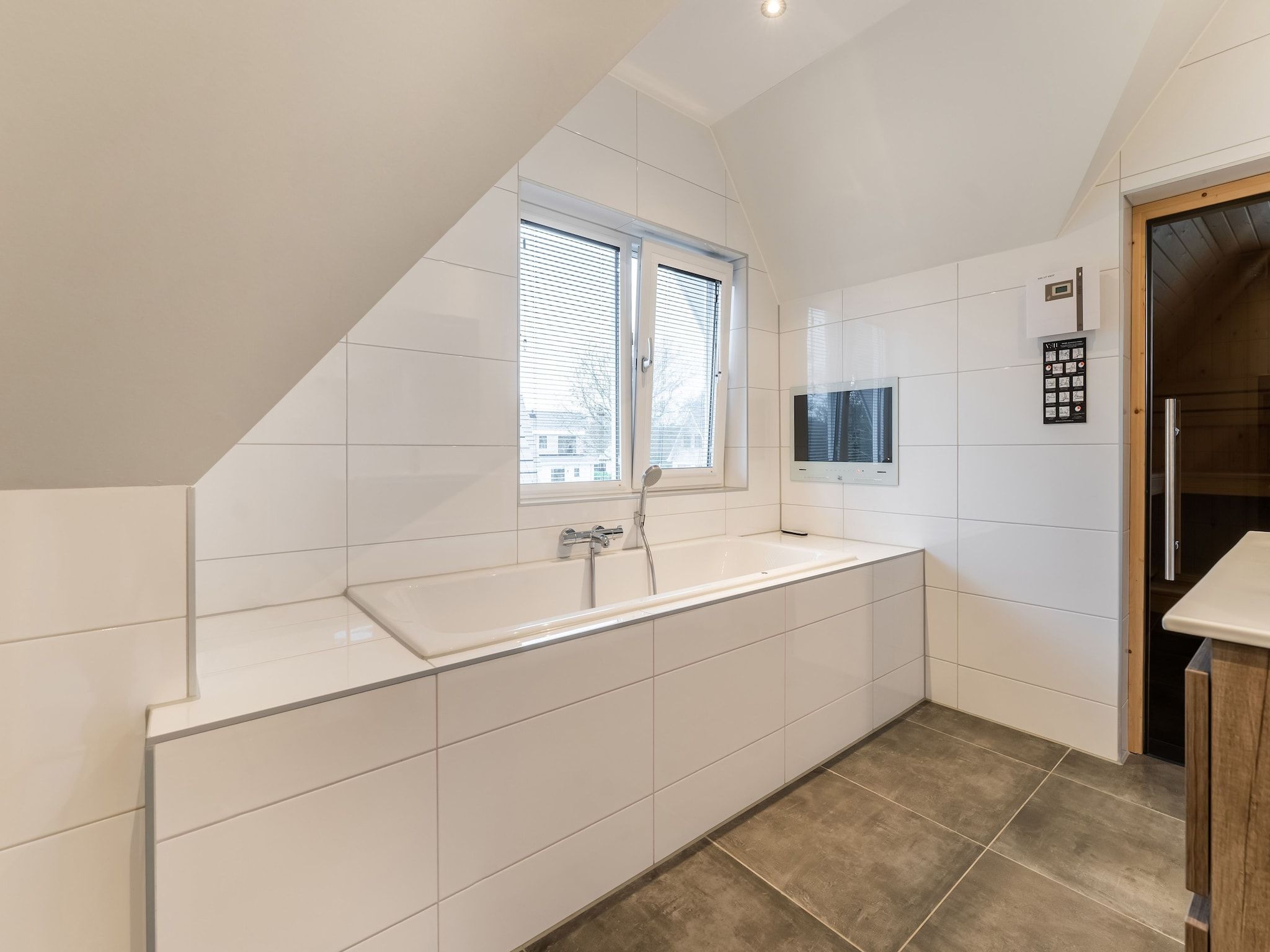 De badkamer van So What 39 in De Koog Texel