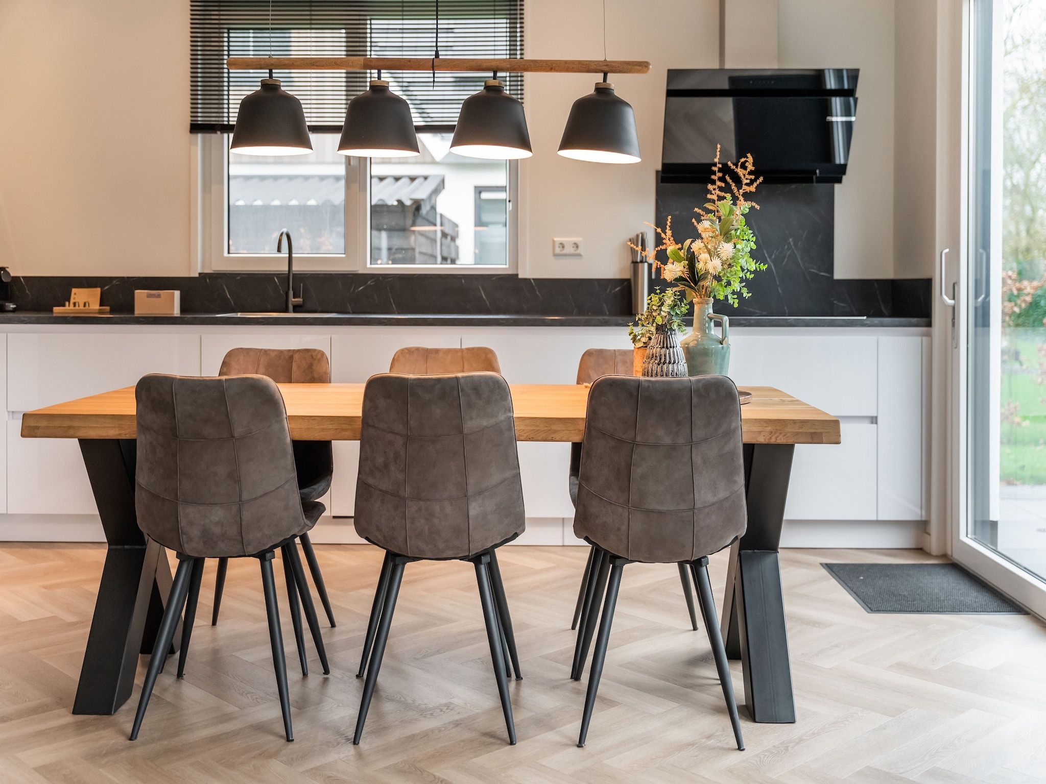 De woonkamer van So What 39 in De Koog Texel