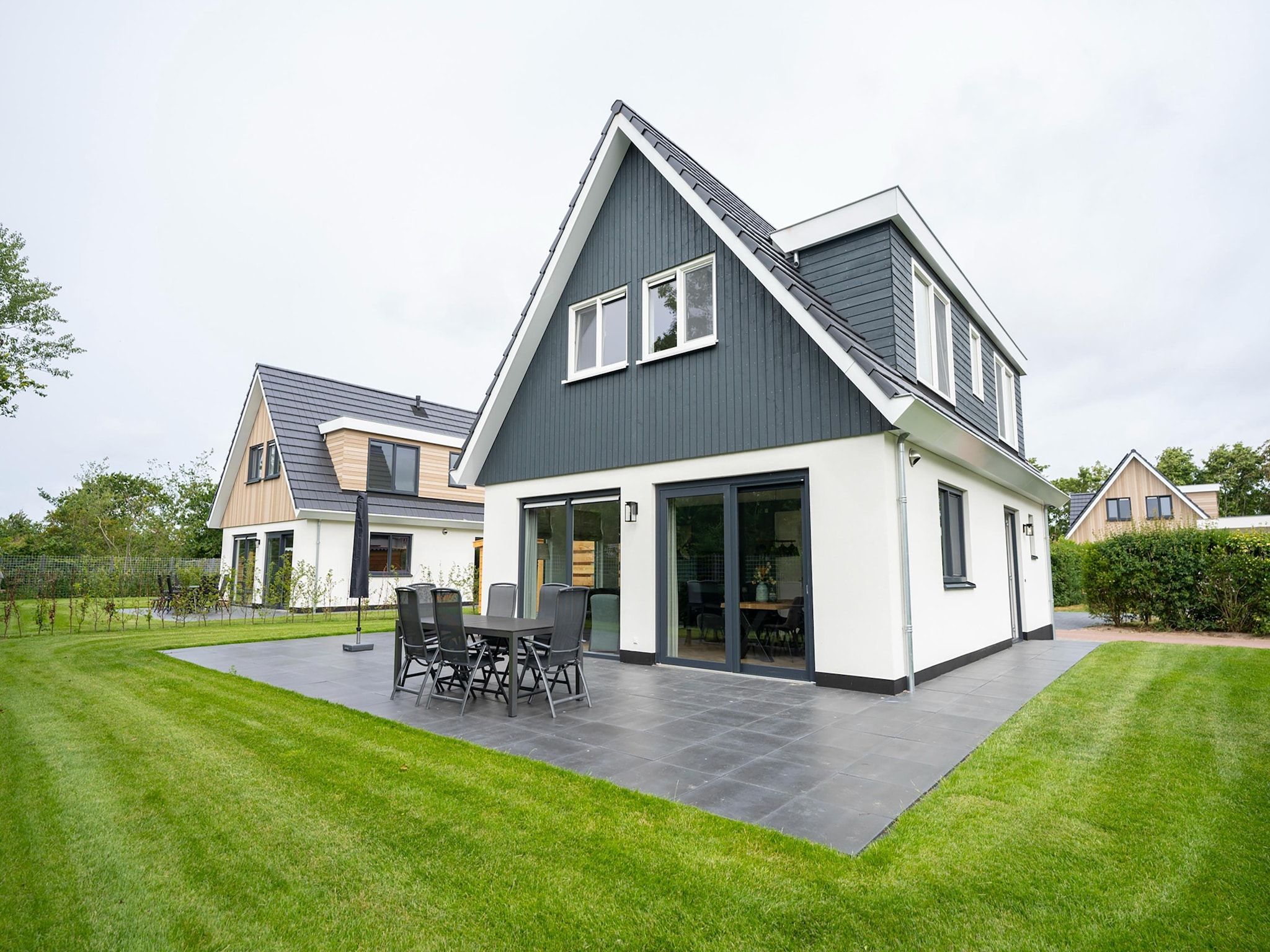 De buitenkant van So What 39 in De Koog Texel