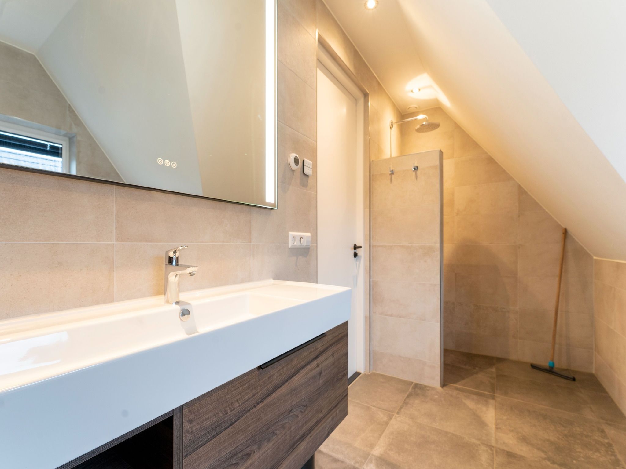 De badkamer van So What 41 in De Koog Texel