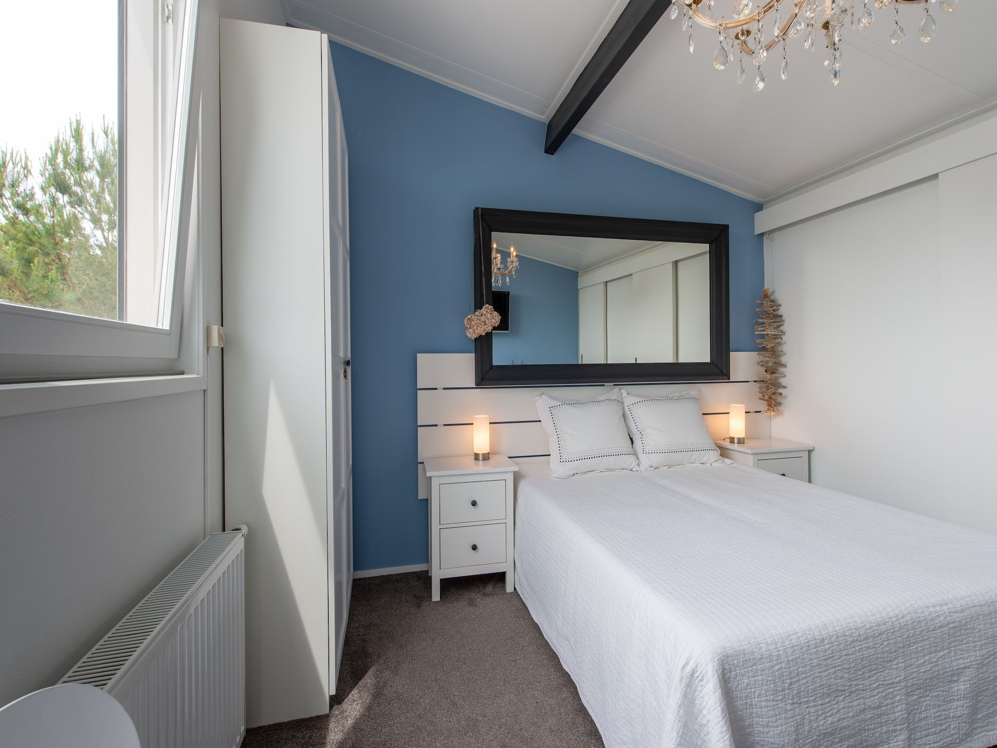 Een slaapkamer van Dennenlaan 17 in Kamperland