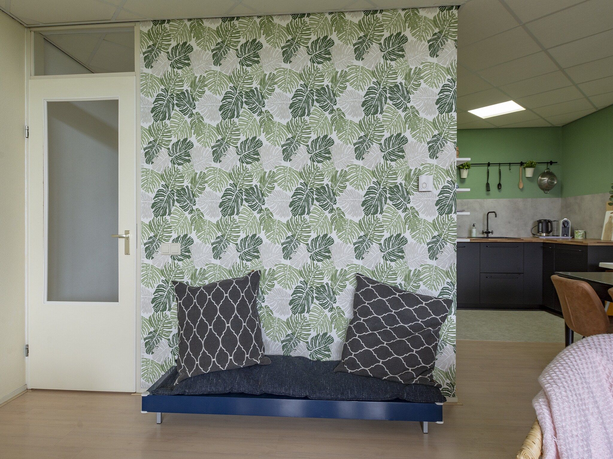 De woonkamer van Strandslag 115 in Julianadorp aan Zee