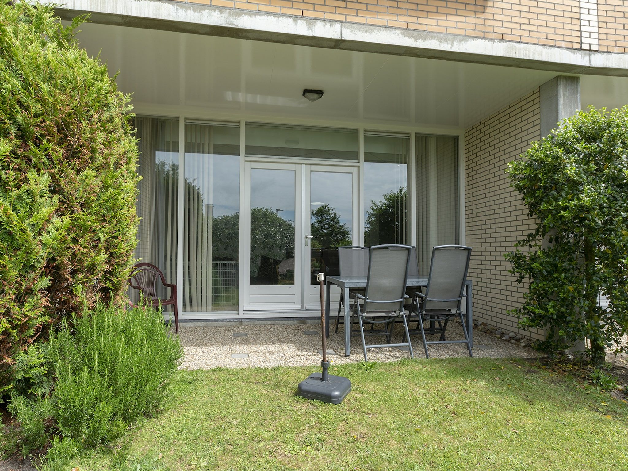 De tuin van Strandslag 115 in Julianadorp aan Zee