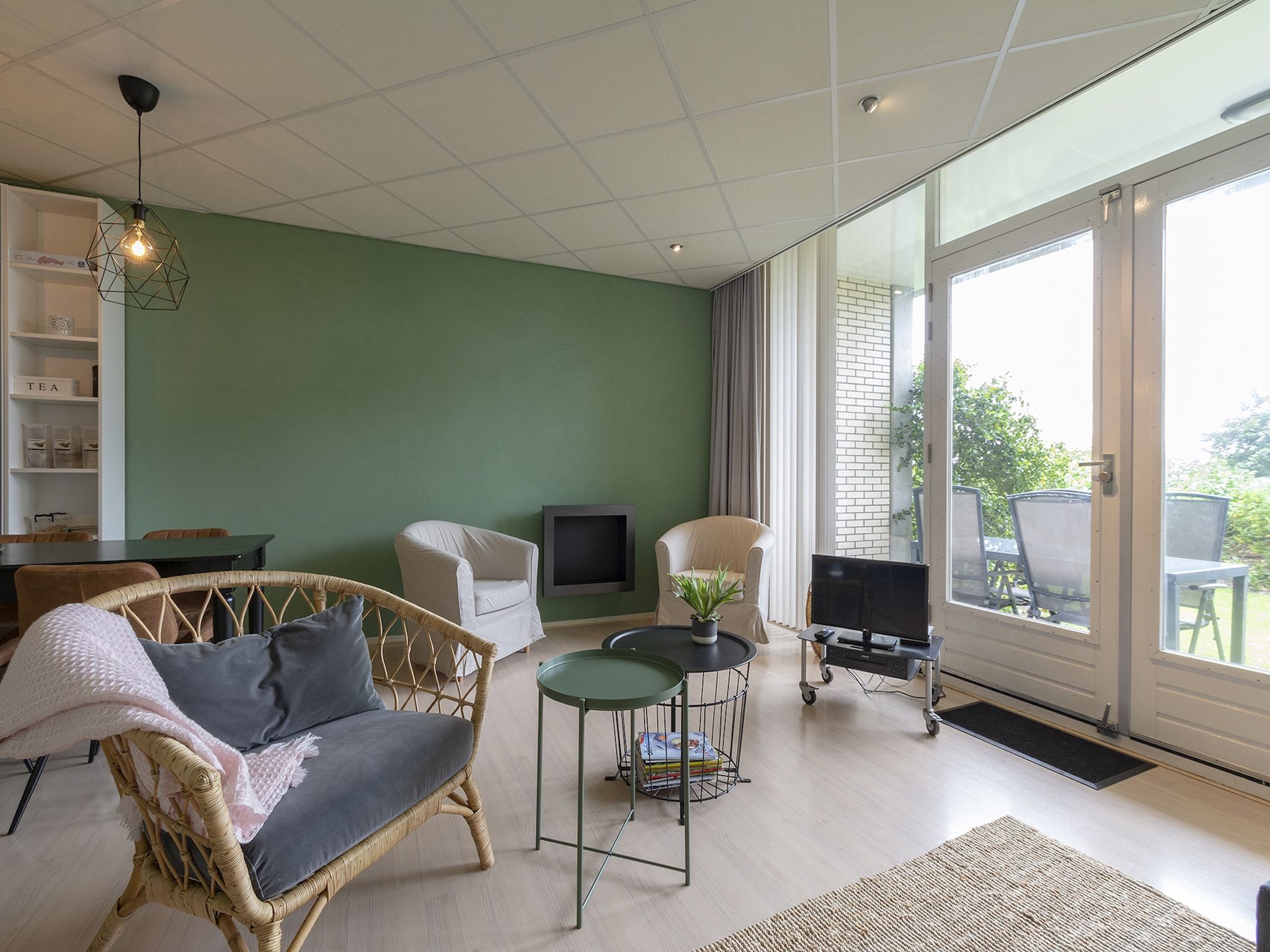 De woonkamer van Strandslag 115 in Julianadorp aan Zee