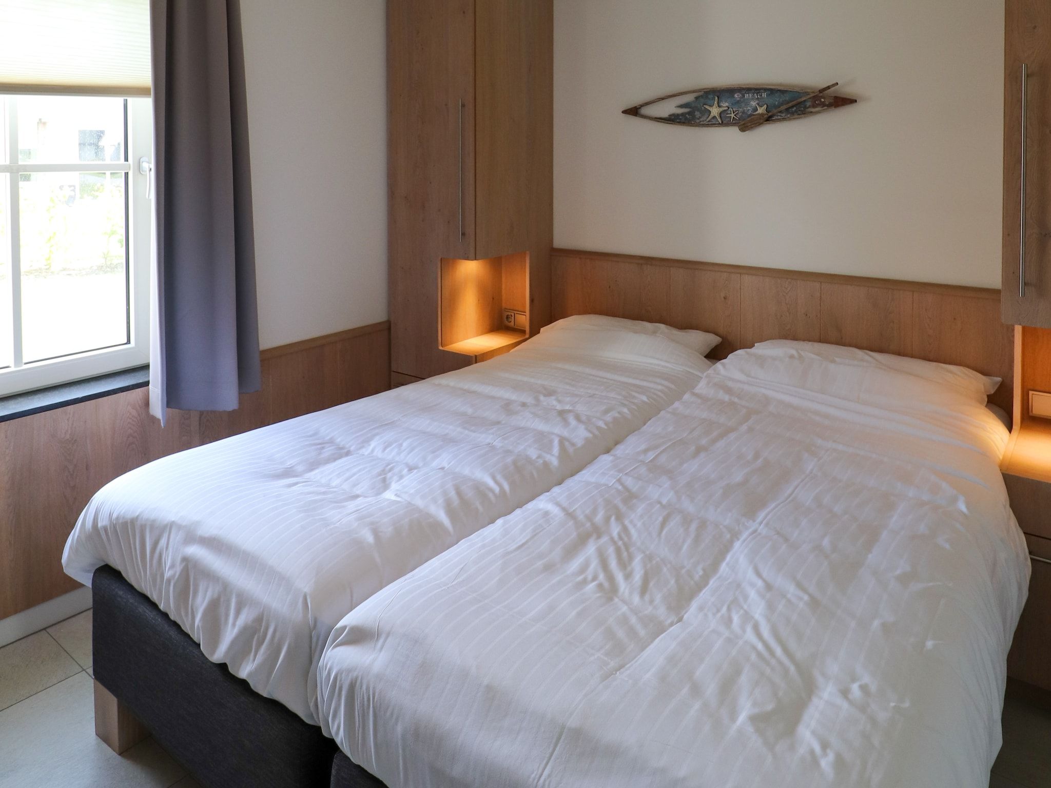 Een slaapkamer van Friese Meren Villa's 12 in Delfstrahuizen