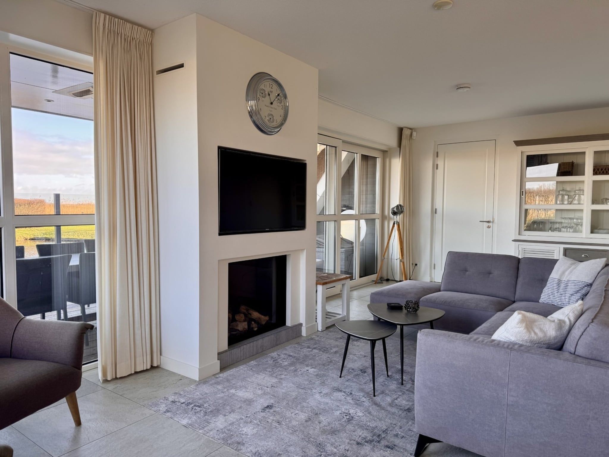 De woonkamer van Friese Meren Villa's 12 in Delfstrahuizen