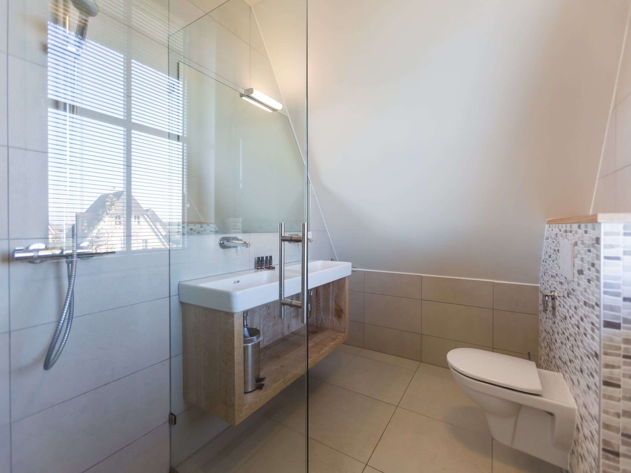 De badkamer van Friese Meren Villa's 14 in Delfstrahuizen