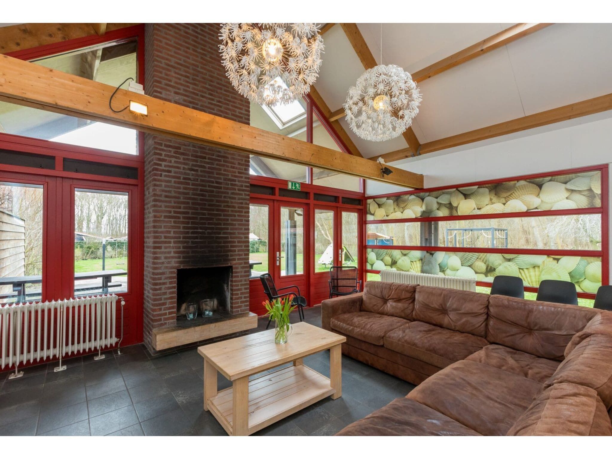 De woonkamer van Zonnevylle Duinweg 135 in Zoutelande