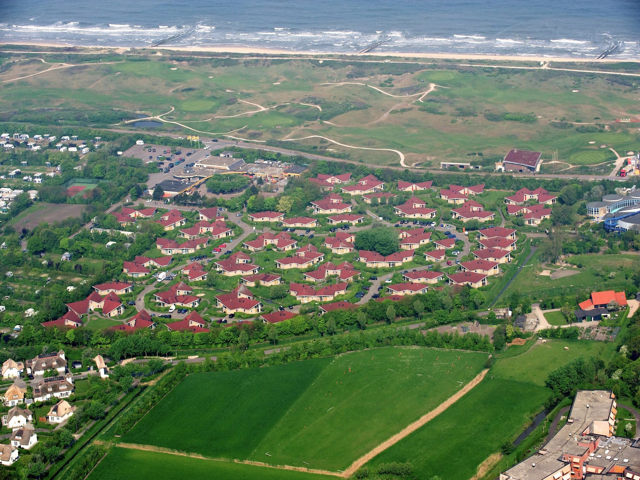 De buitenkant van Vakantiepark Hof Domburg 19 in Domburg