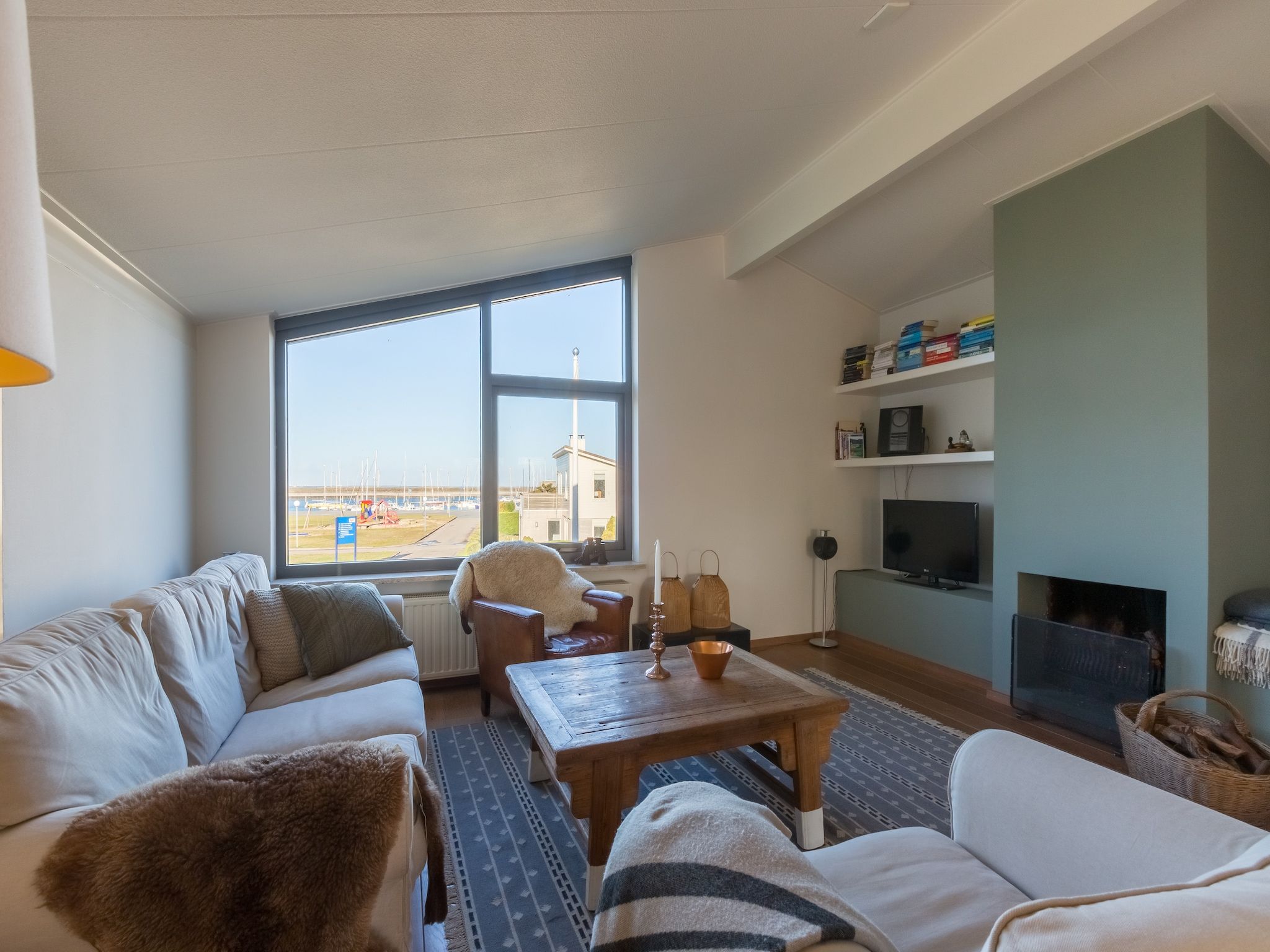 De woonkamer van Ostrea 146 in Kamperland