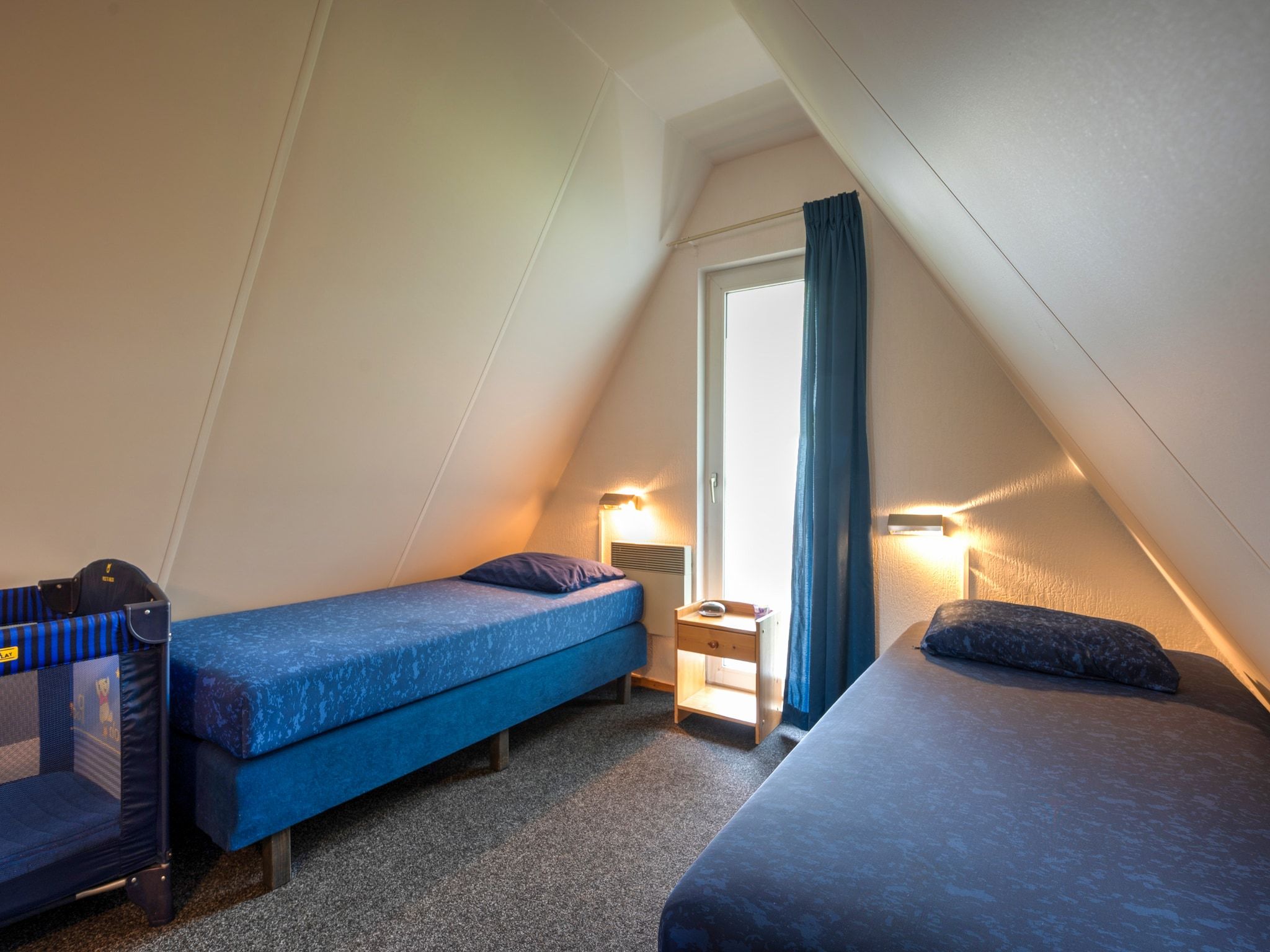 Een slaapkamer van Boslaan 1 in Gramsbergen