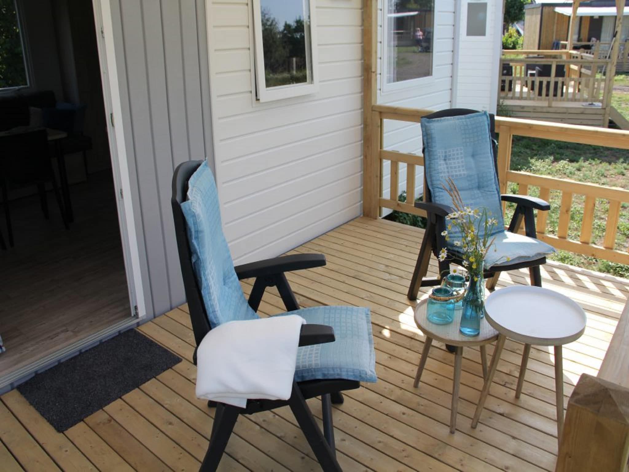 Het terras van Chalet Hilda in De Veenhoop
