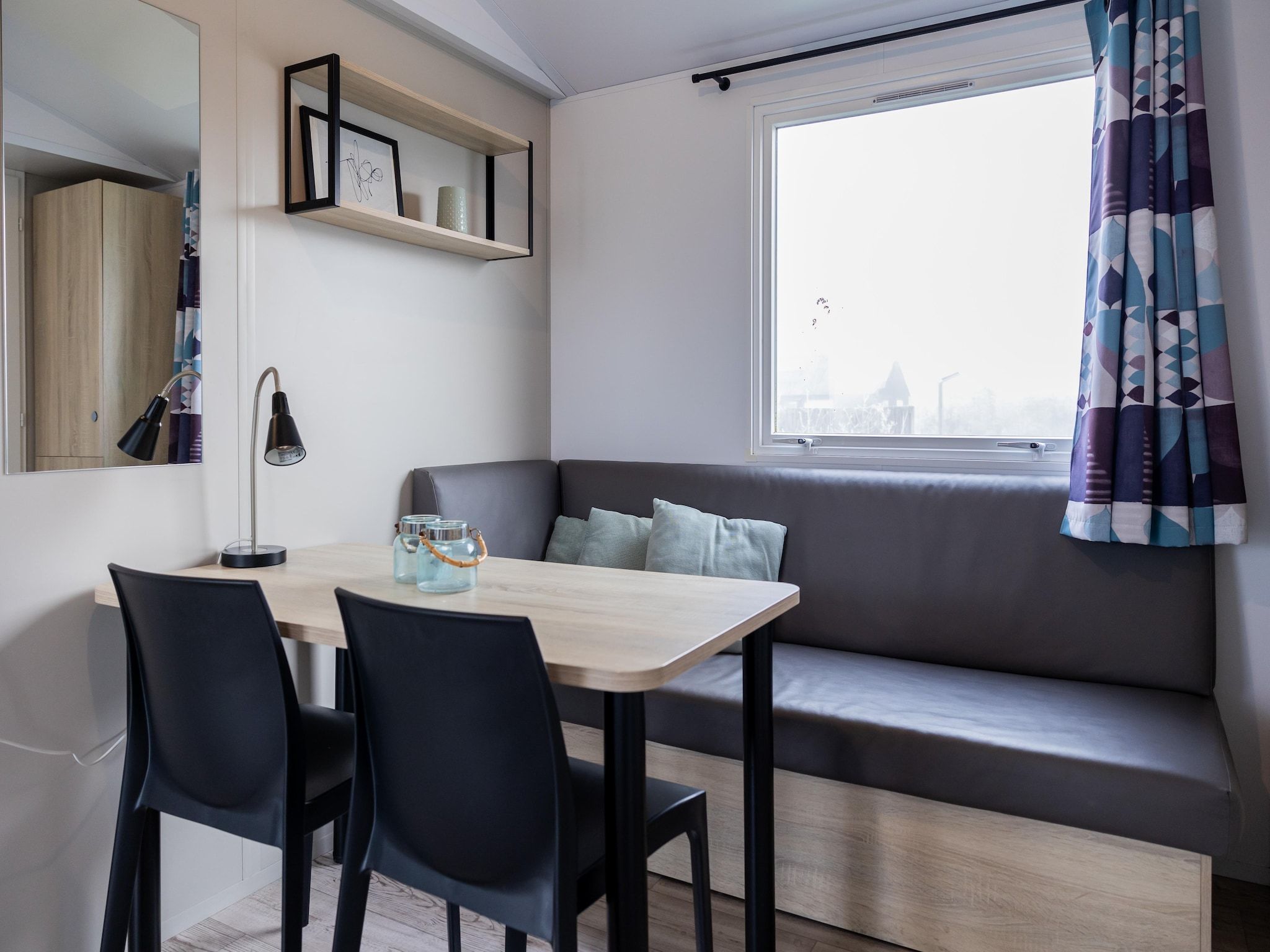 De woonkamer van Chalet Hilda in De Veenhoop