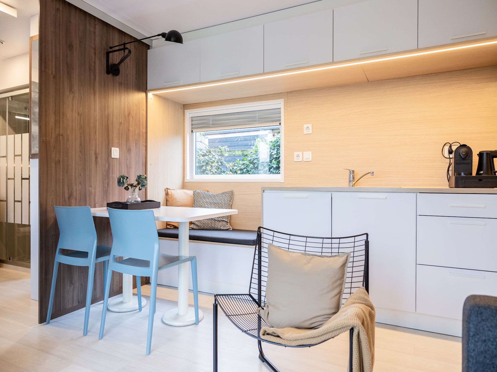 De eetkamer van Chalet Klaske in De Veenhoop