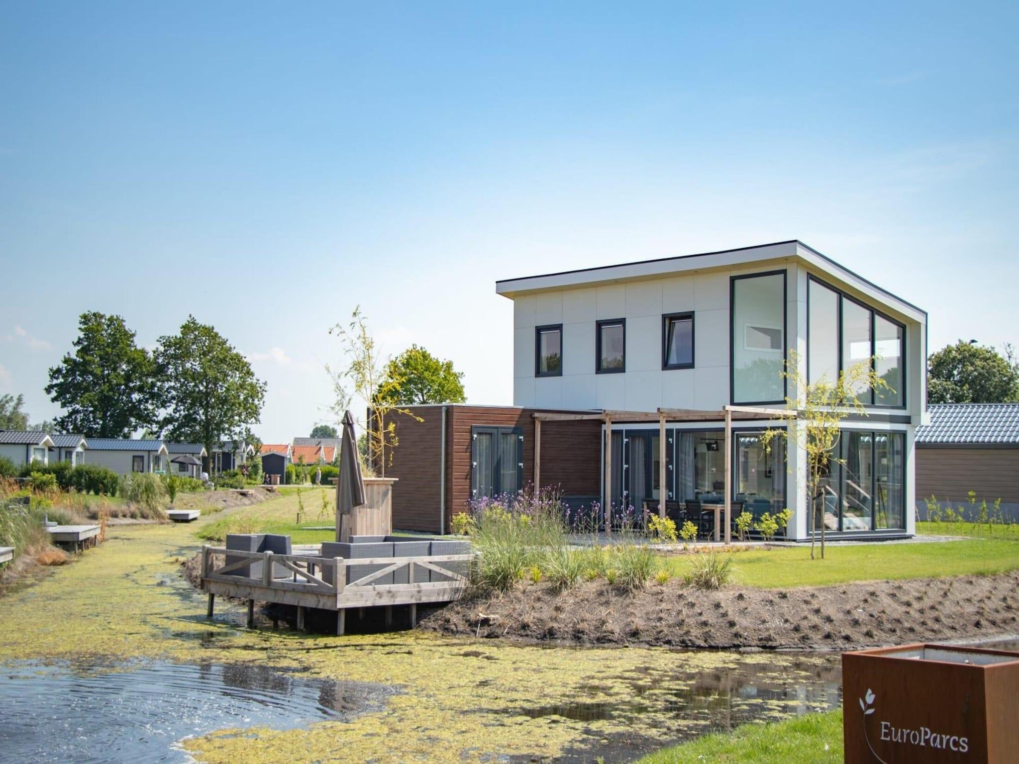 De buitenkant van Beemsterdijk  8 personen in West-Graftdijk