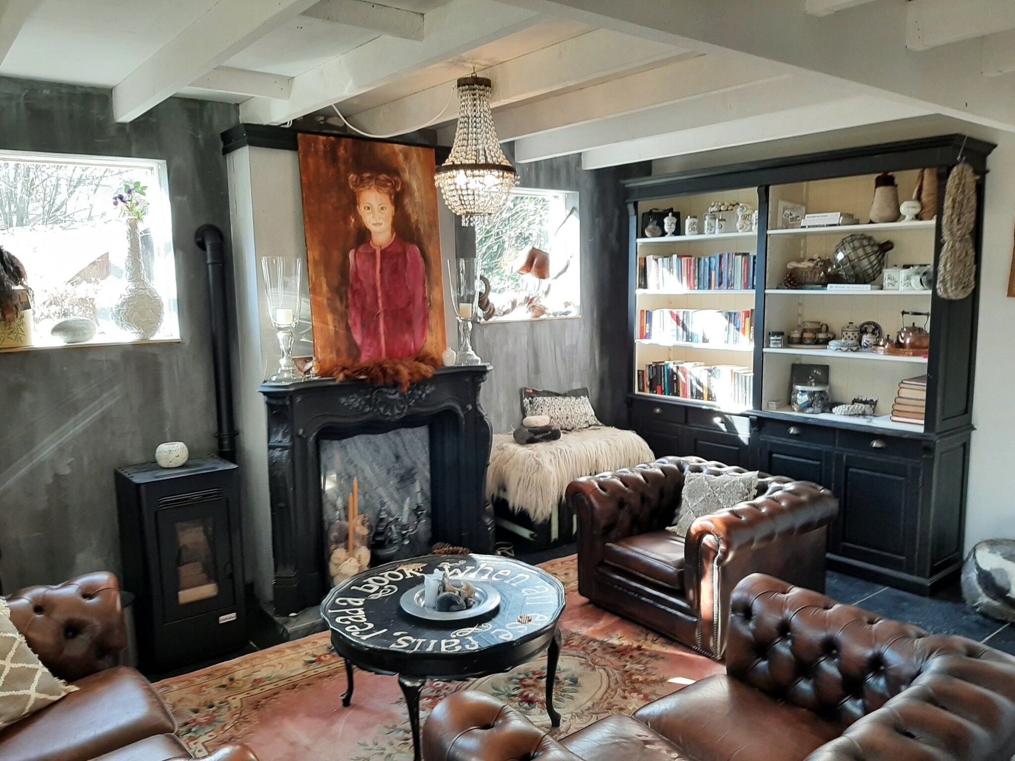 De woonkamer van Vakantiehuis 'Het Atelier' in Sleen