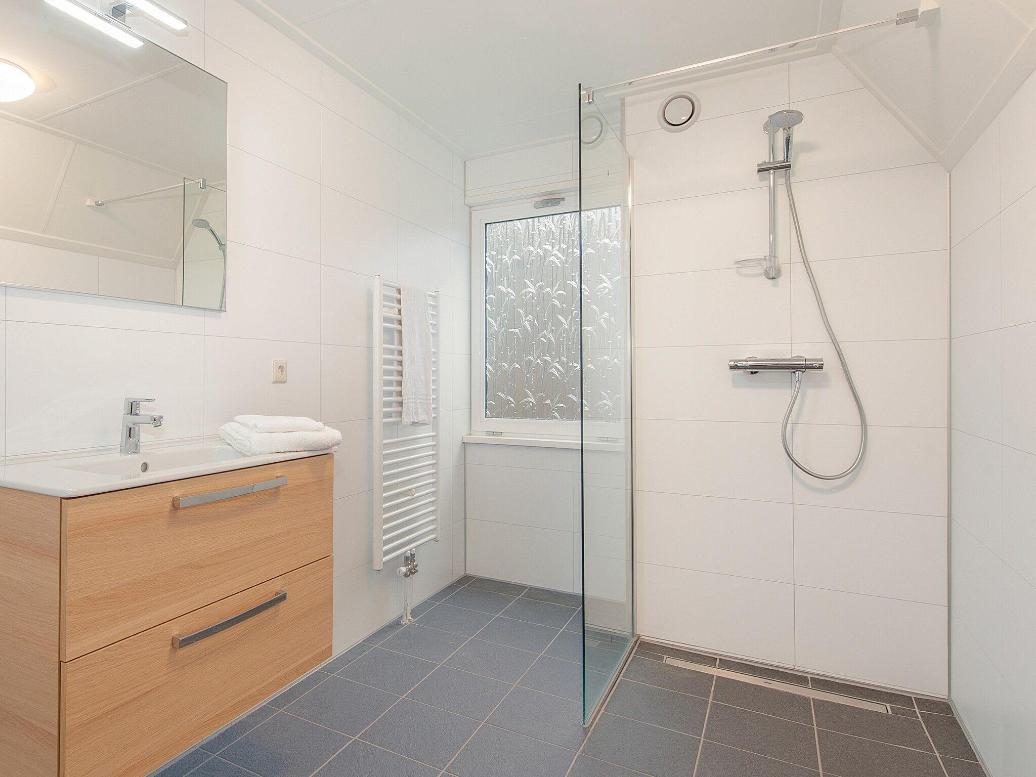 De badkamer van Vakantiepark de Katjeskelder 14 in Oosterhout