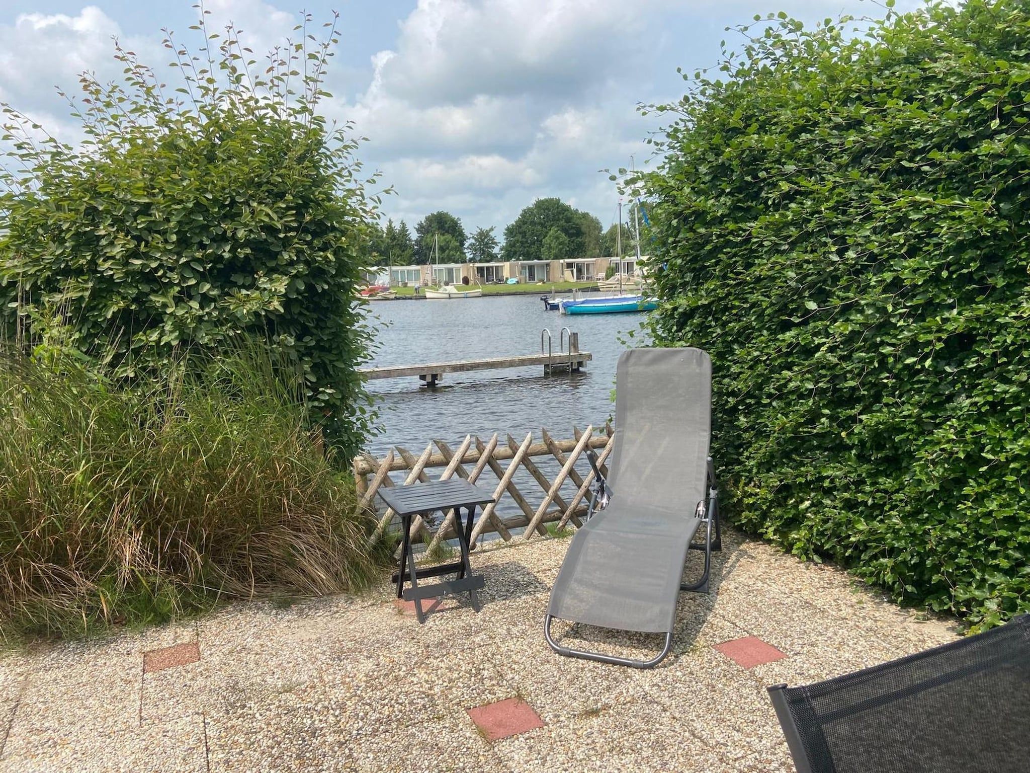 Het terras van Scharsterlaan 9 in Boornzwaag