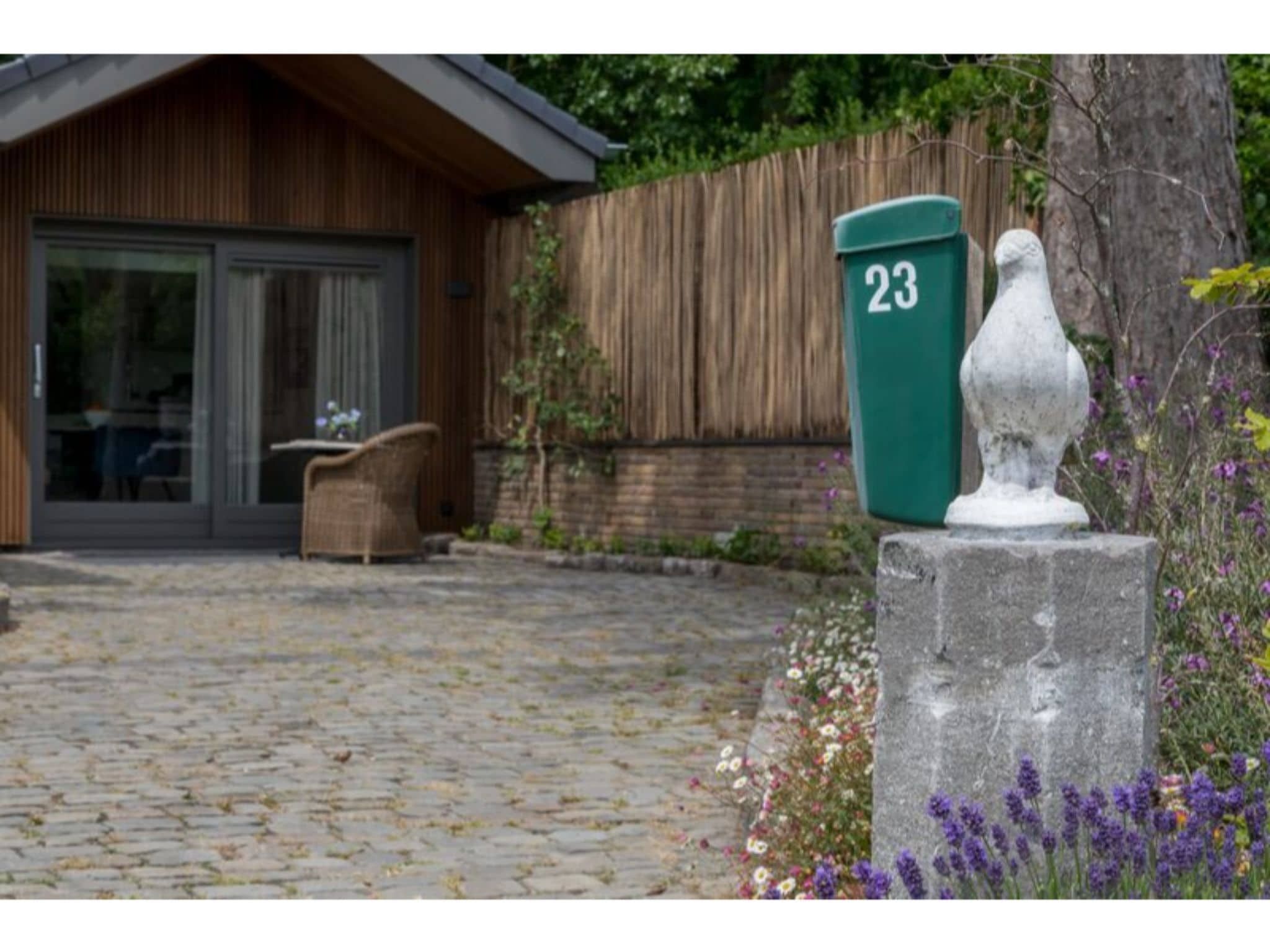 De tuin van Duinenburg 23 in Domburg