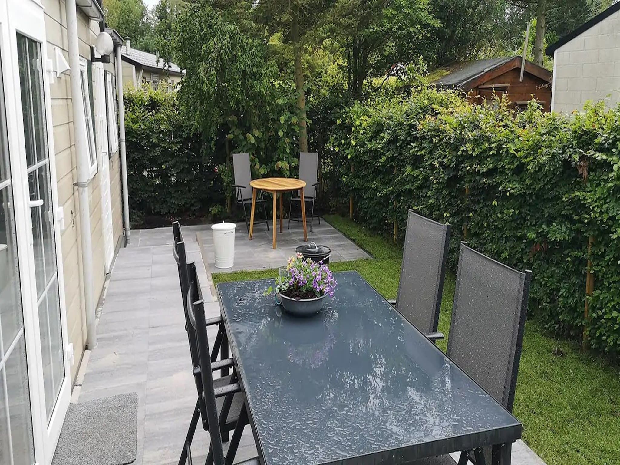 De tuin van Huisje 84 in Stegeren