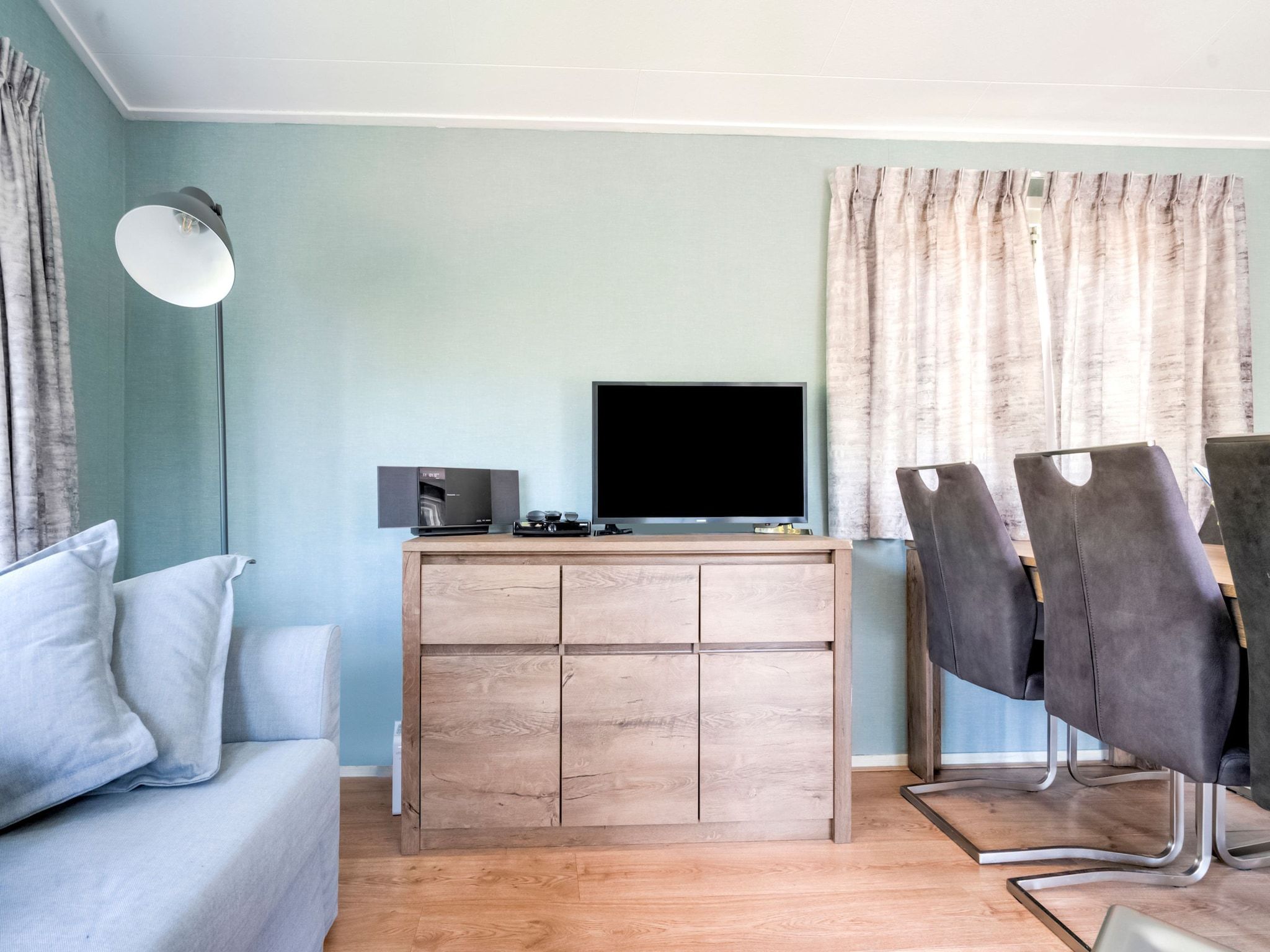 De woonkamer van Huisje 84 in Stegeren