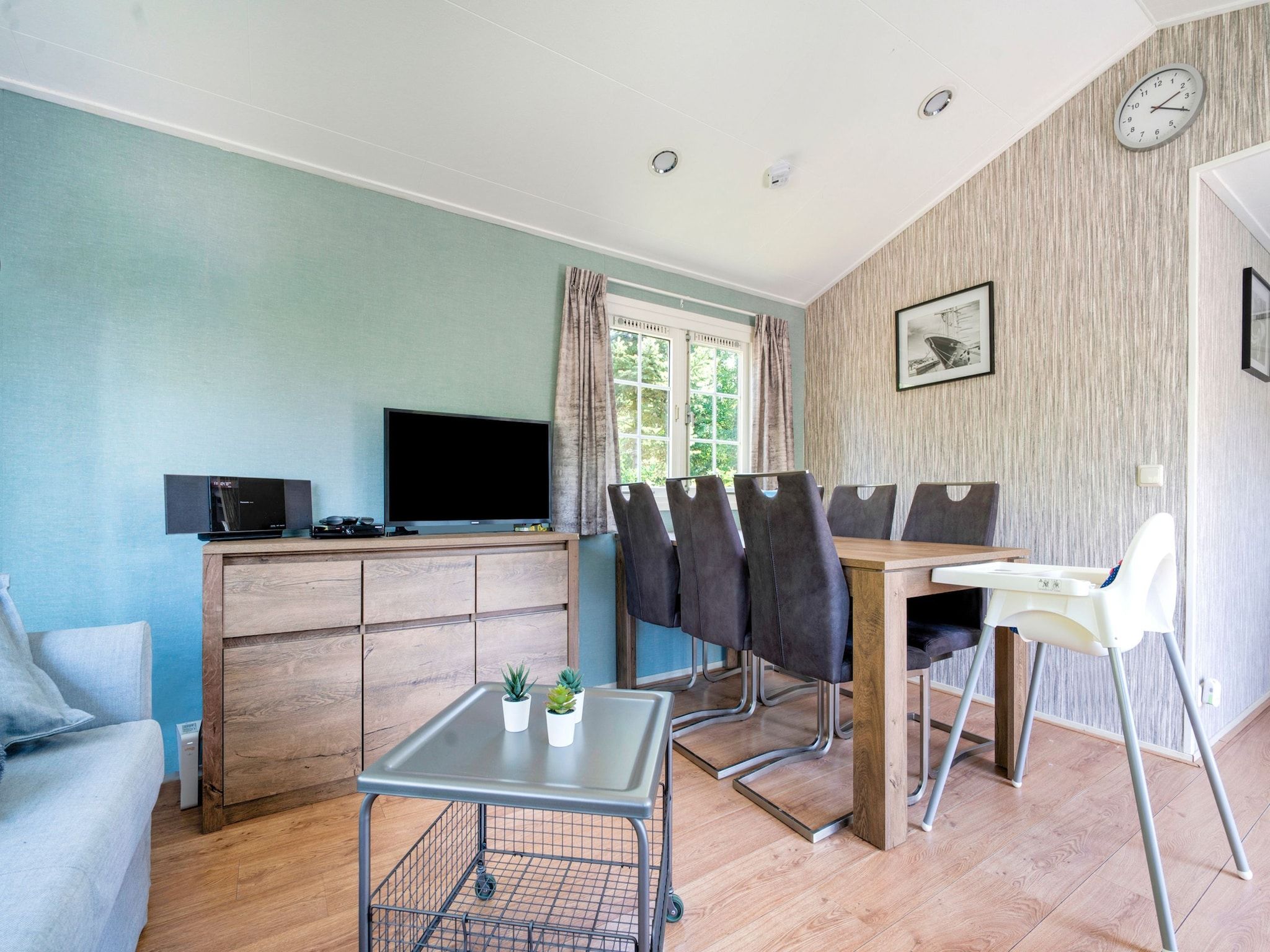 De woonkamer van Huisje 84 in Stegeren