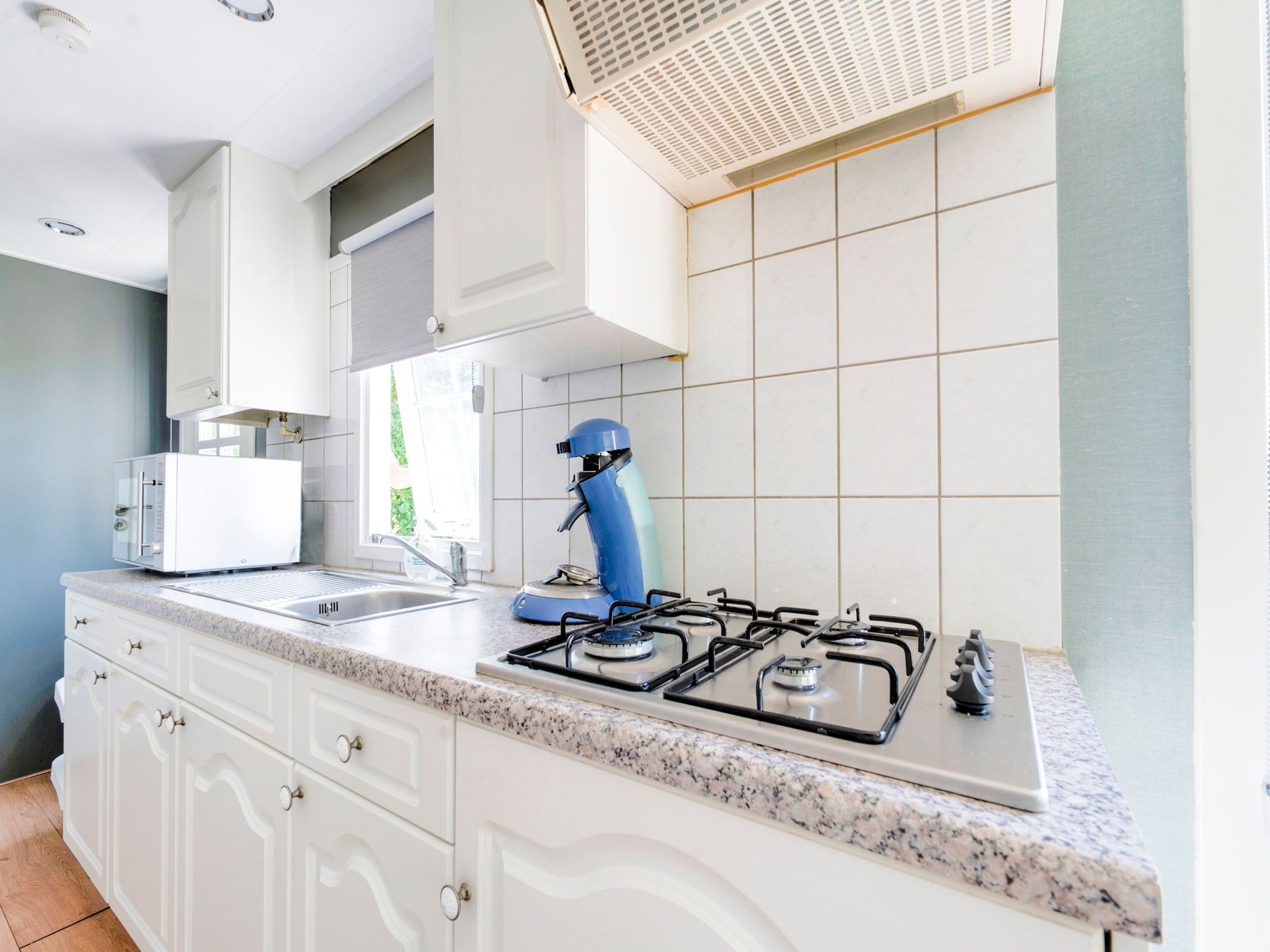 De keuken van Huisje 84 in Stegeren