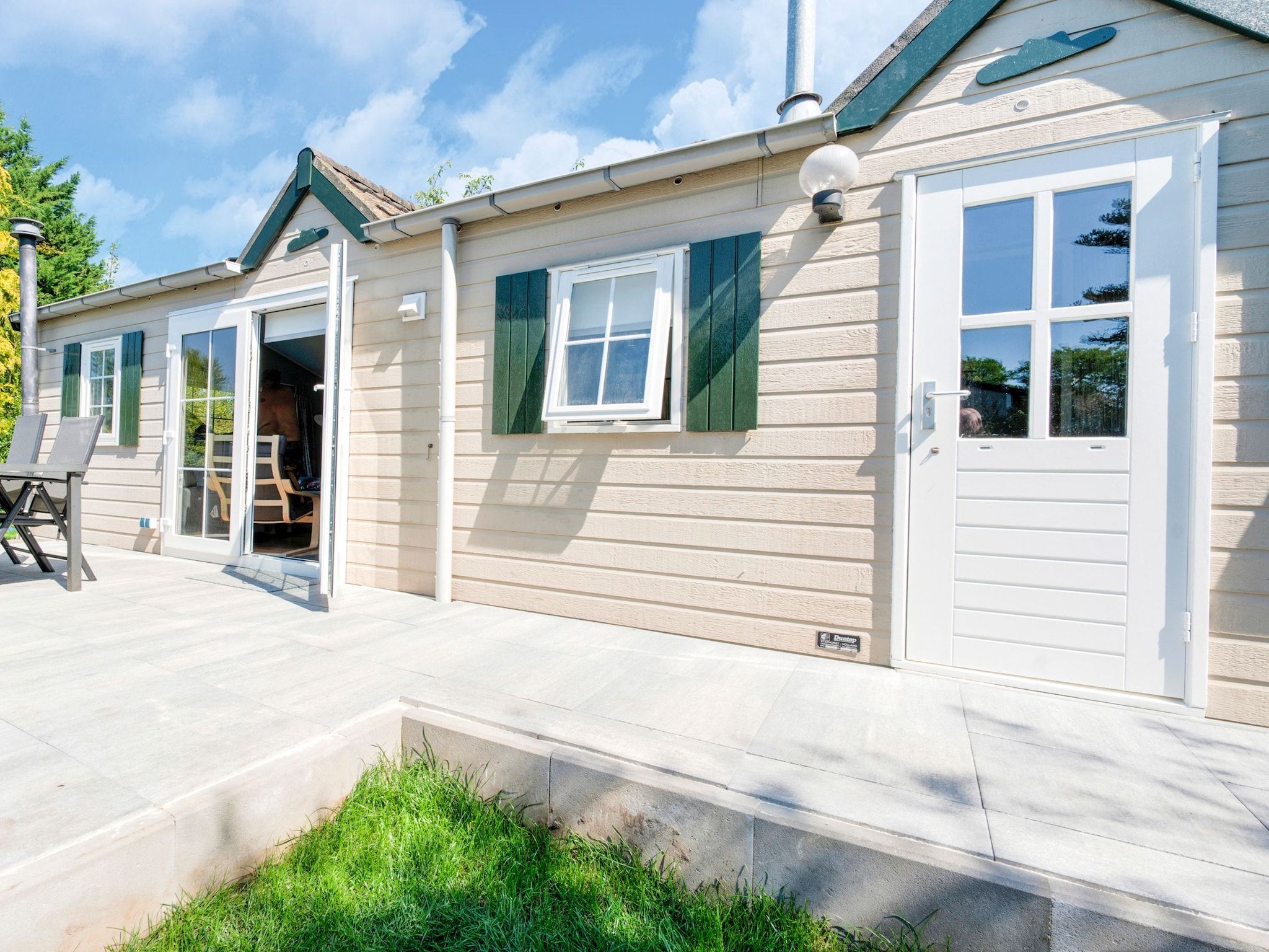 De buitenkant van Huisje 84 in Stegeren