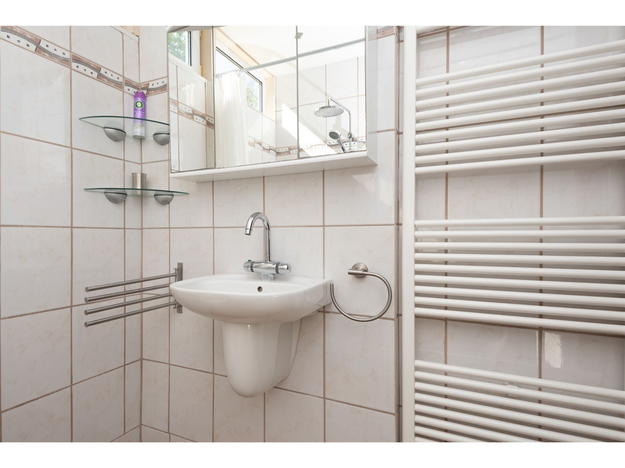 De badkamer van Smallengange 45 in Kortgene