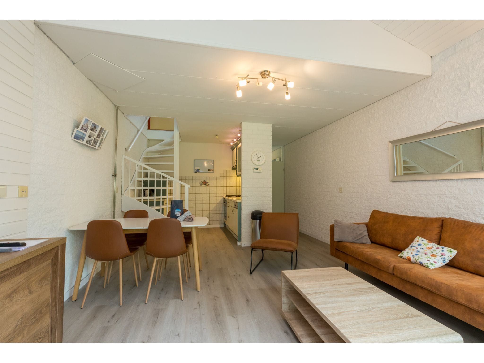 De woonkamer van Smallengange 45 in Kortgene