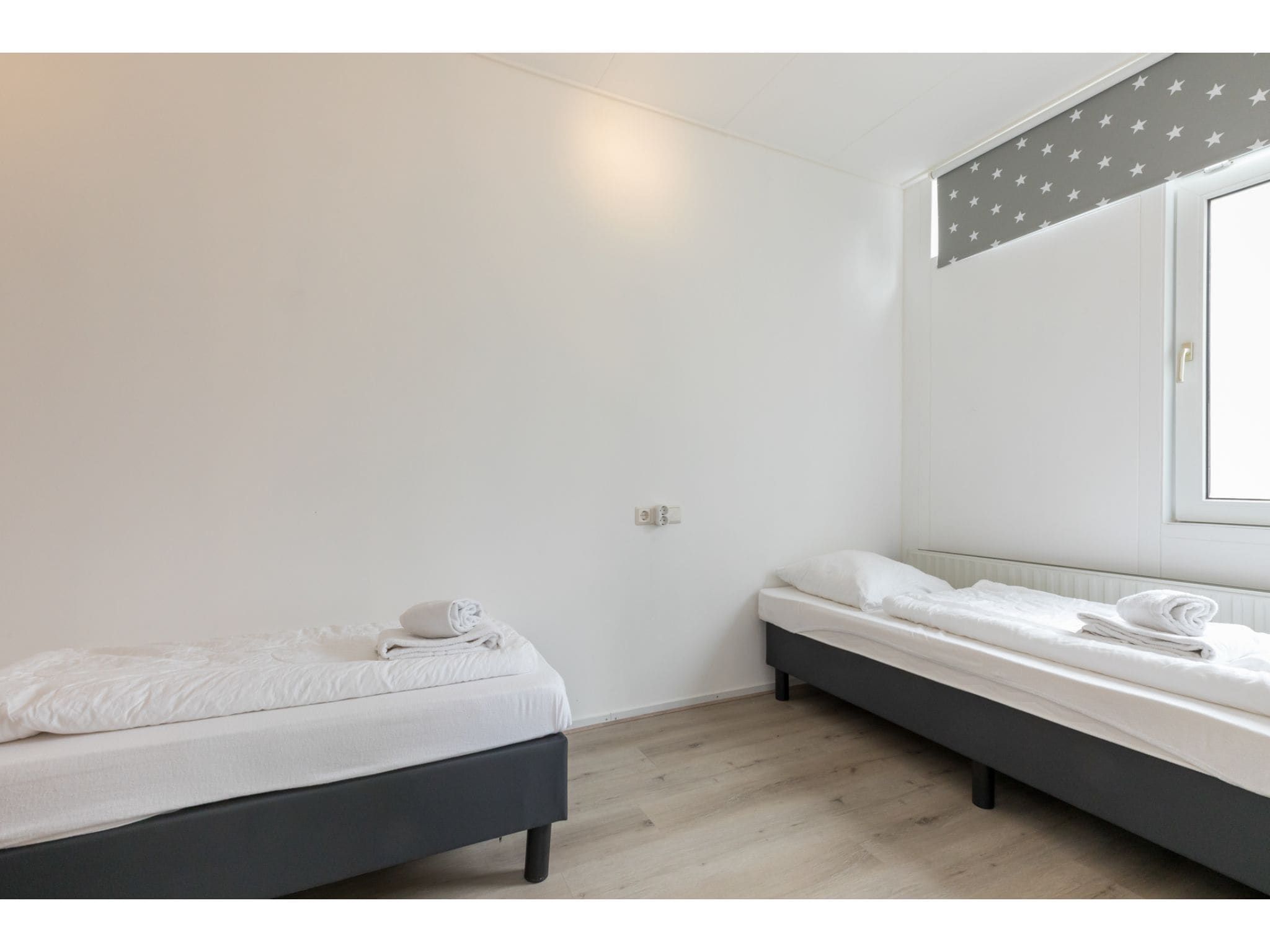 Een slaapkamer van Smallengange 45 in Kortgene