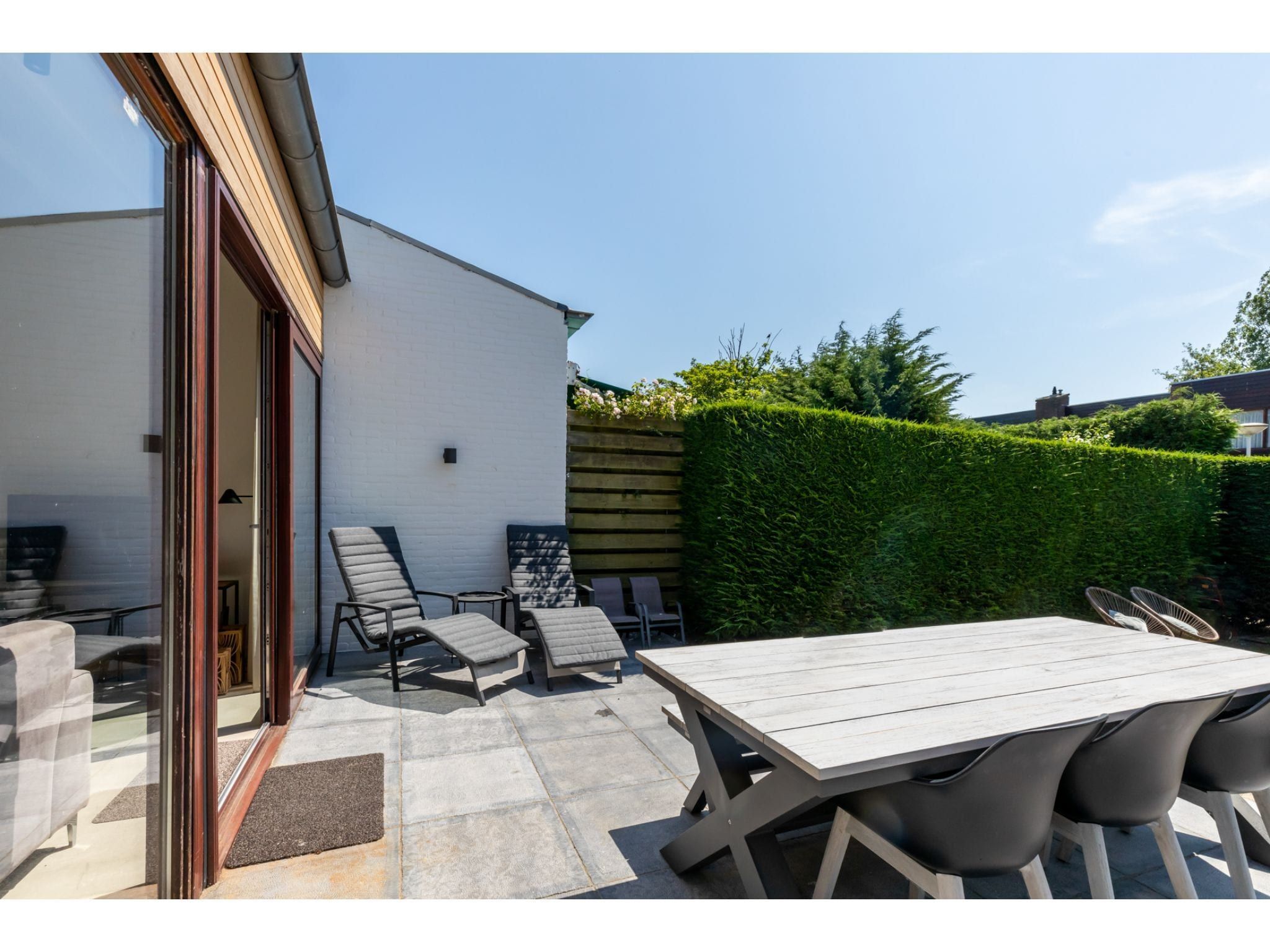 Het terras van Lepelblad 42 in Nieuwvliet-Bad