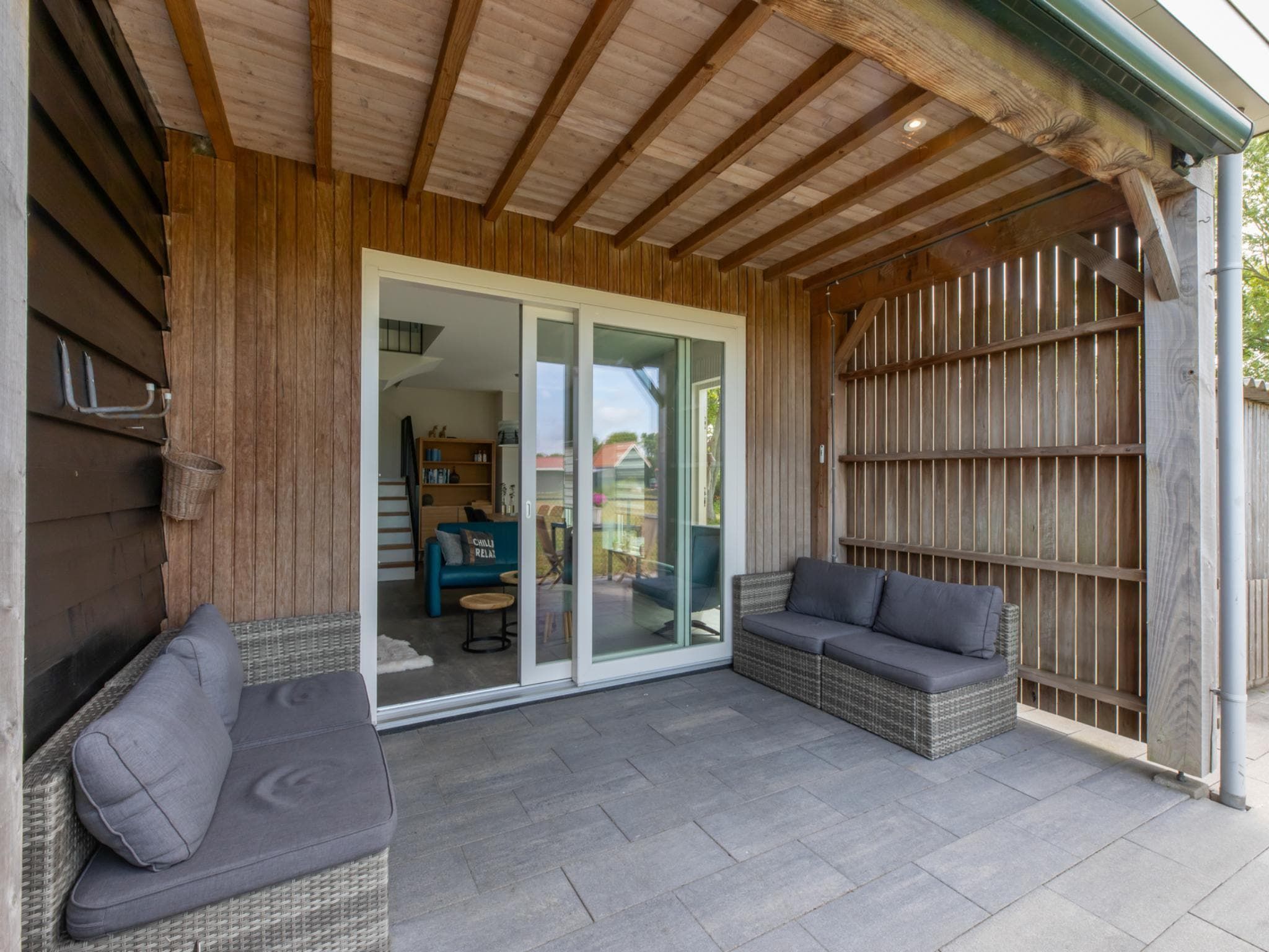 Het terras van Vakantiehuis Groeneweg 3 'Jikkemien in Koudekerke