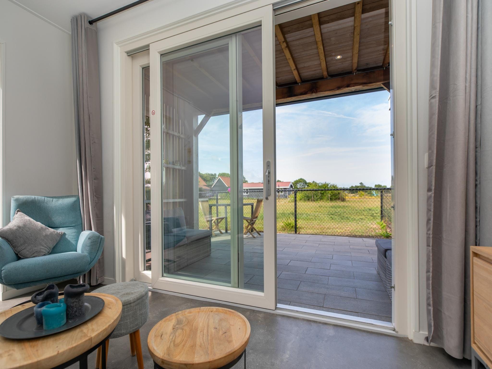 Het terras van Vakantiehuis Groeneweg 3 'Jikkemien in Koudekerke