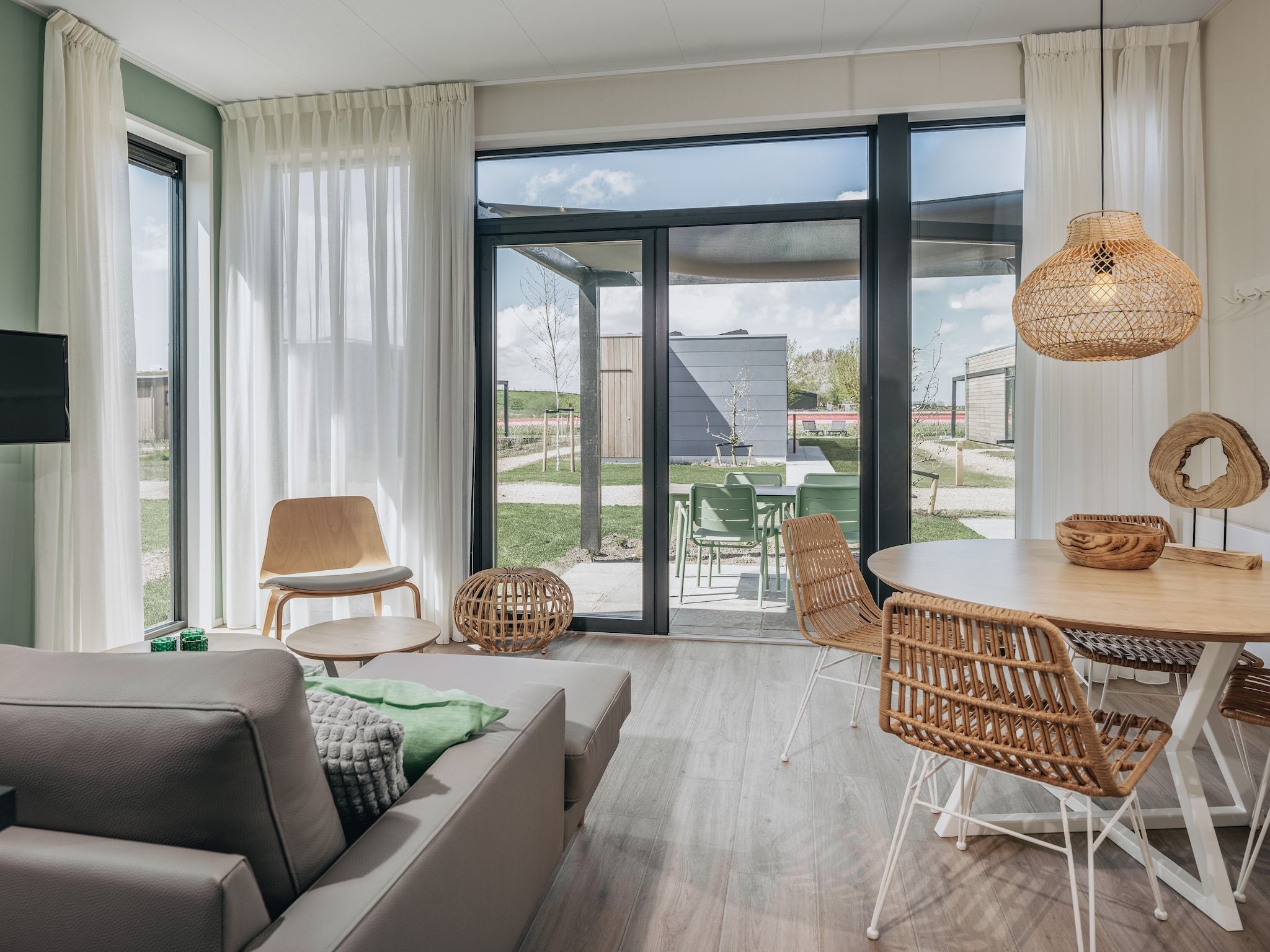 De woonkamer van Park Wijdenes 1 in Wijdenes