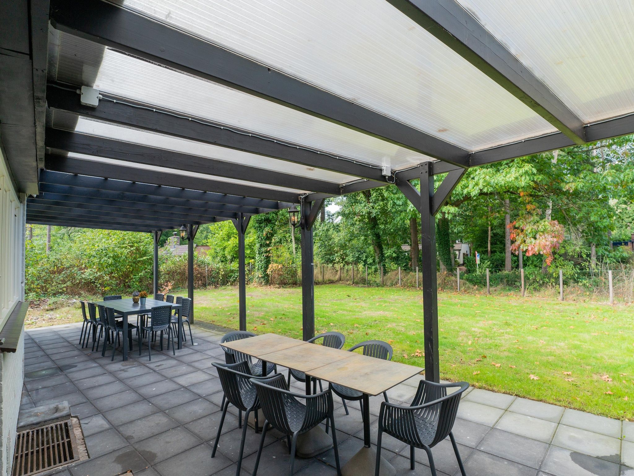 Het terras van Familiehuis Ruighenrode in Lochem