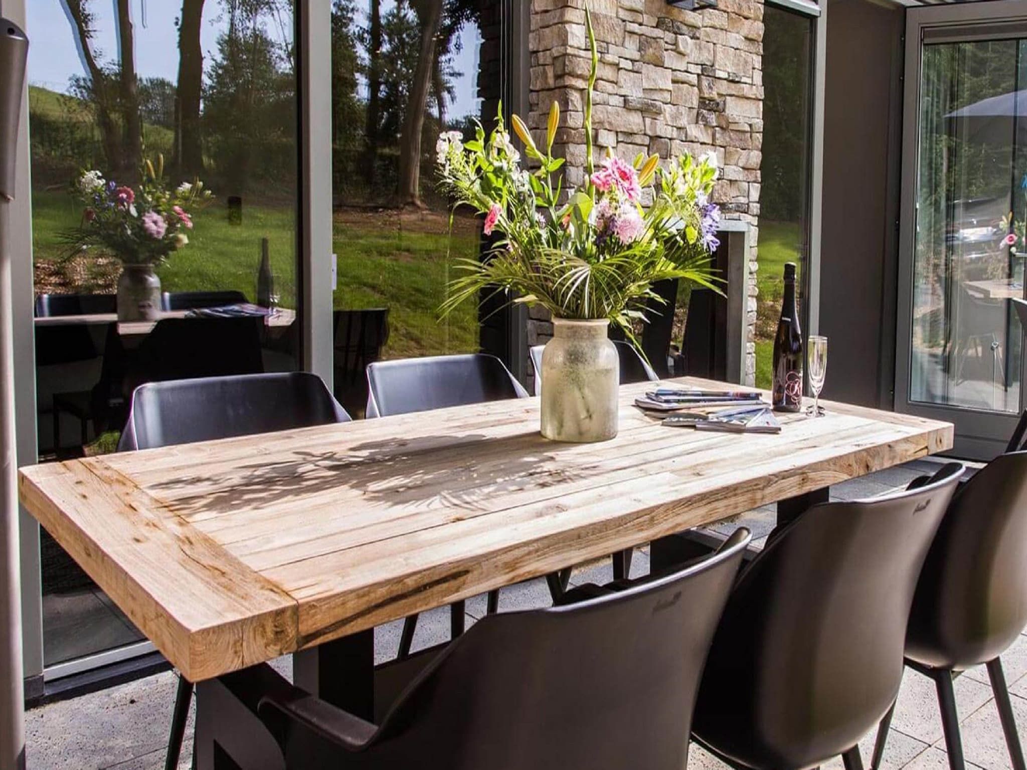 Het terras van Resort Maastricht 25 in Maastricht