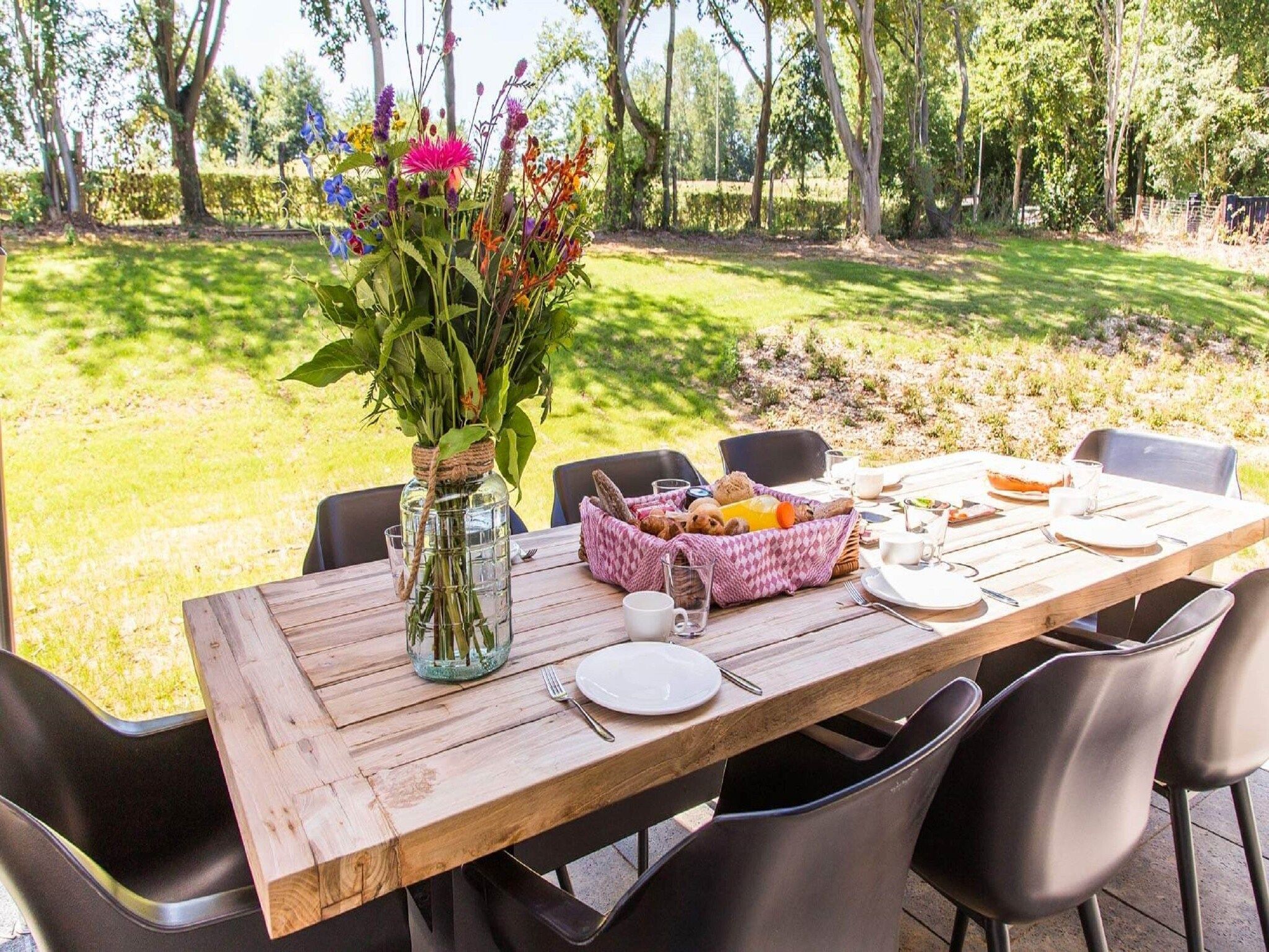 Het terras van Resort Maastricht 28 in Maastricht