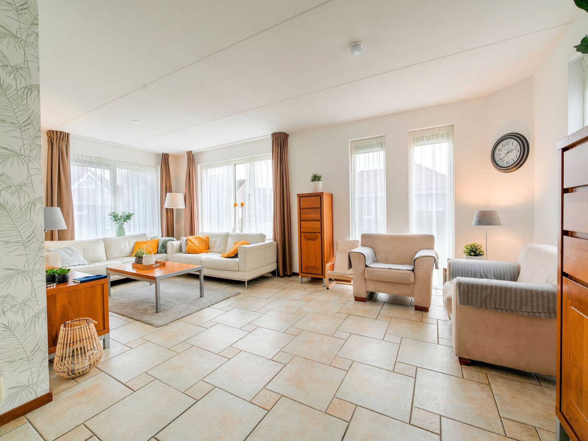 De woonkamer van Zonnig Hosterwold in Zeewolde